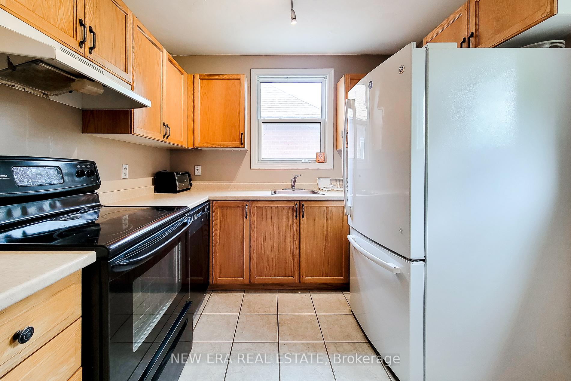 Photo 27 of 107 Haddon Avenue S, Hamilton, Ainslie Wood — HOMEH