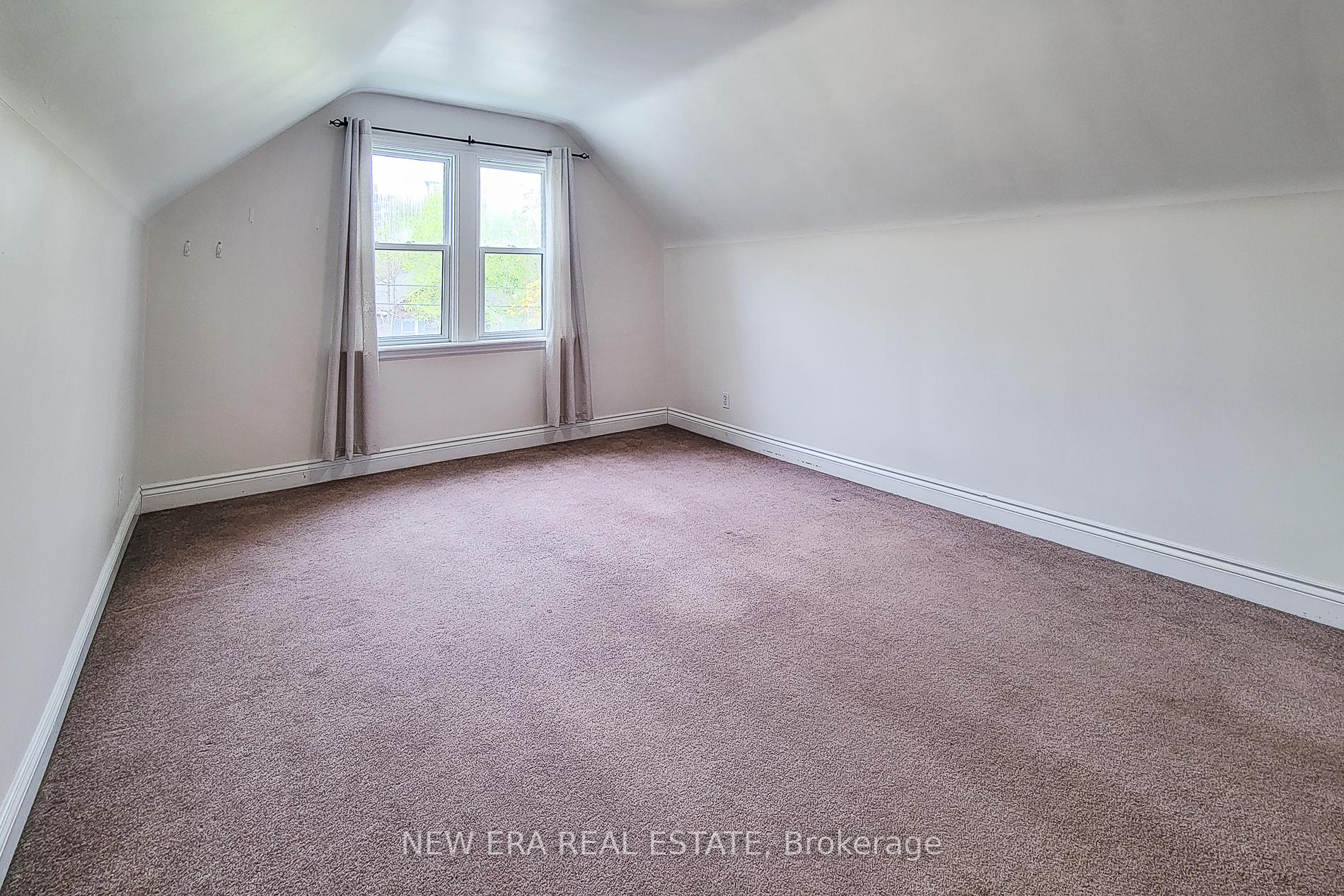 Photo 29 of 107 Haddon Avenue S, Hamilton, Ainslie Wood — HOMEH