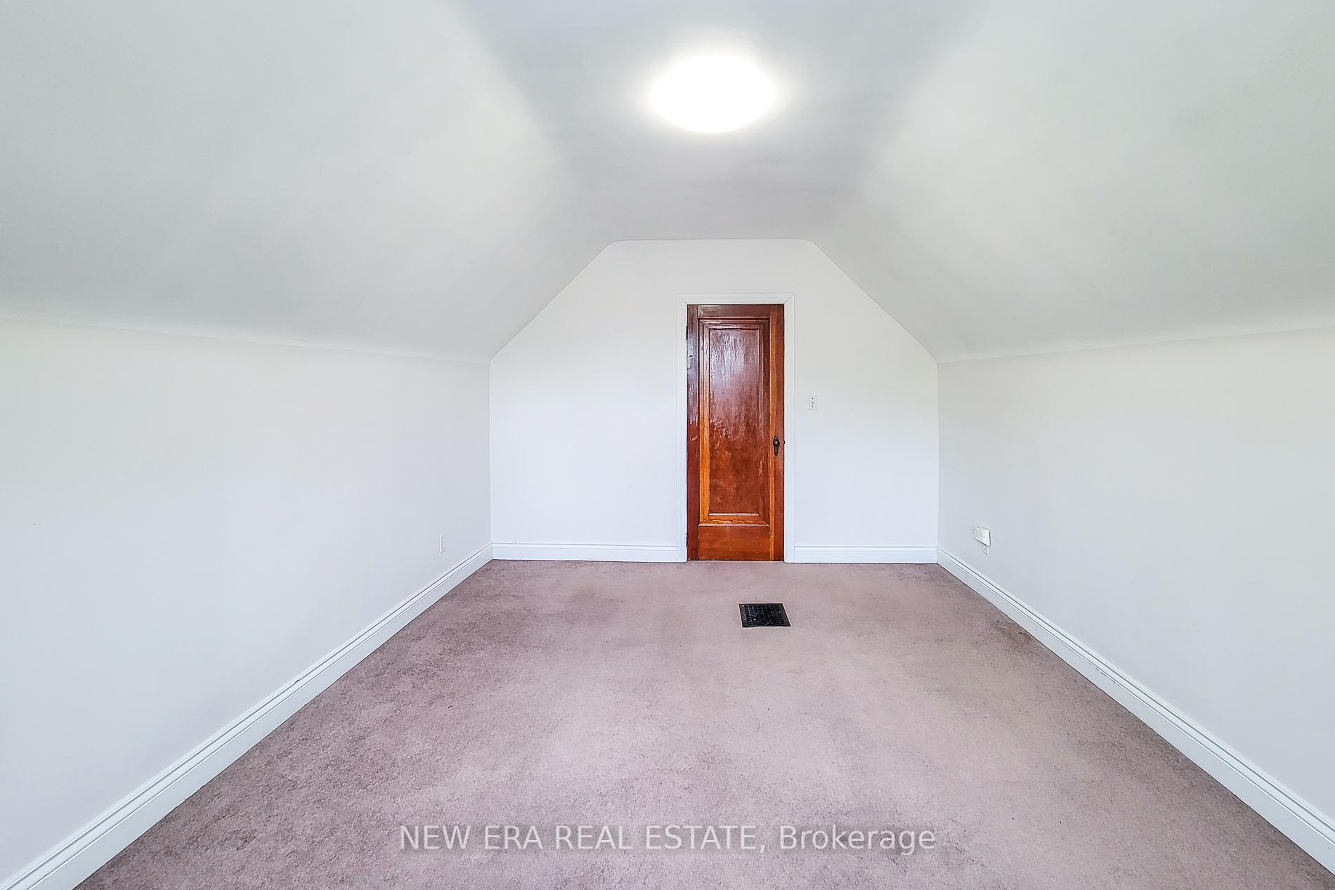 Photo 31 of 107 Haddon Avenue S, Hamilton, Ainslie Wood — HOMEH