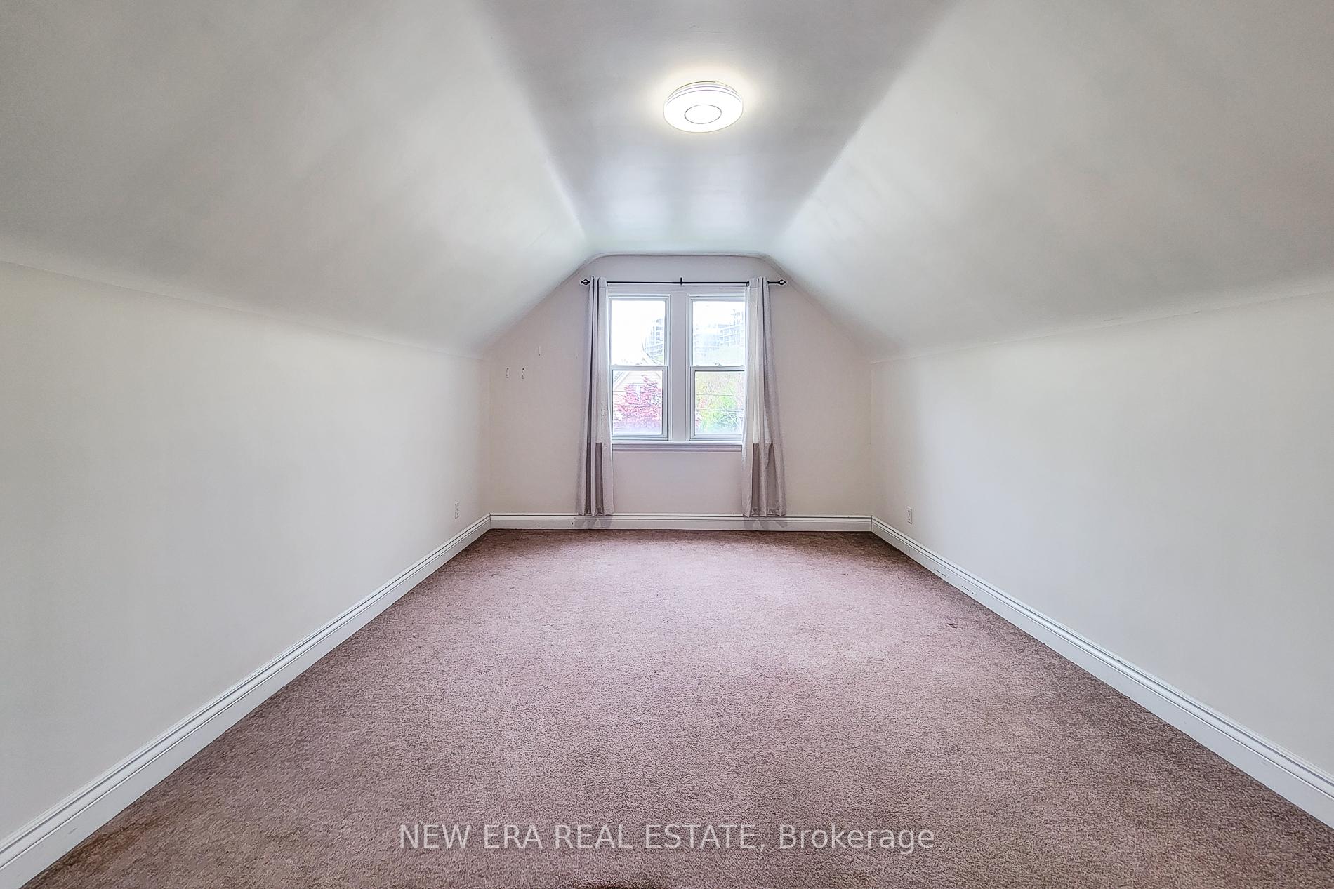 Photo 30 of 107 Haddon Avenue S, Hamilton, Ainslie Wood — HOMEH