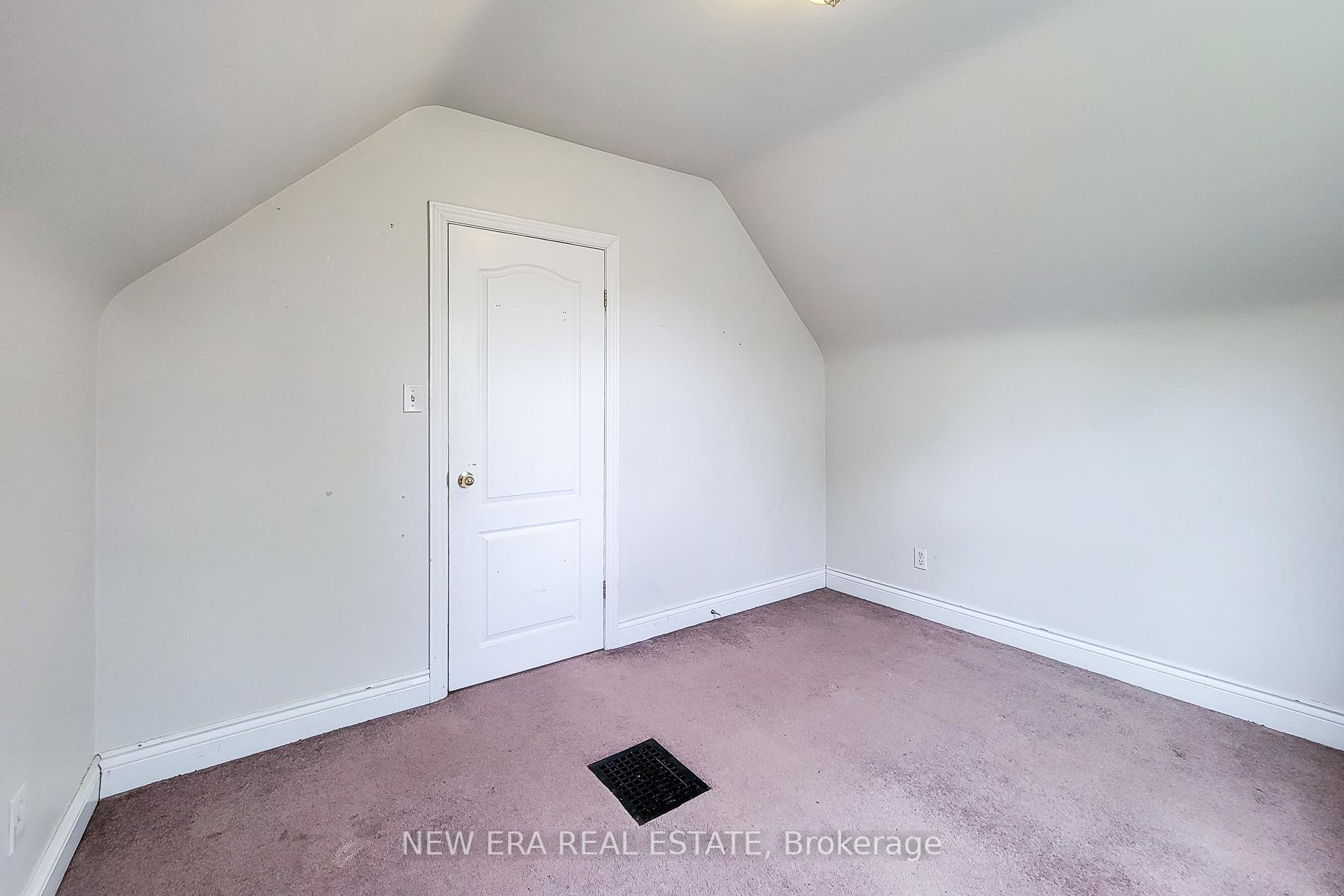 Photo 32 of 107 Haddon Avenue S, Hamilton, Ainslie Wood — HOMEH