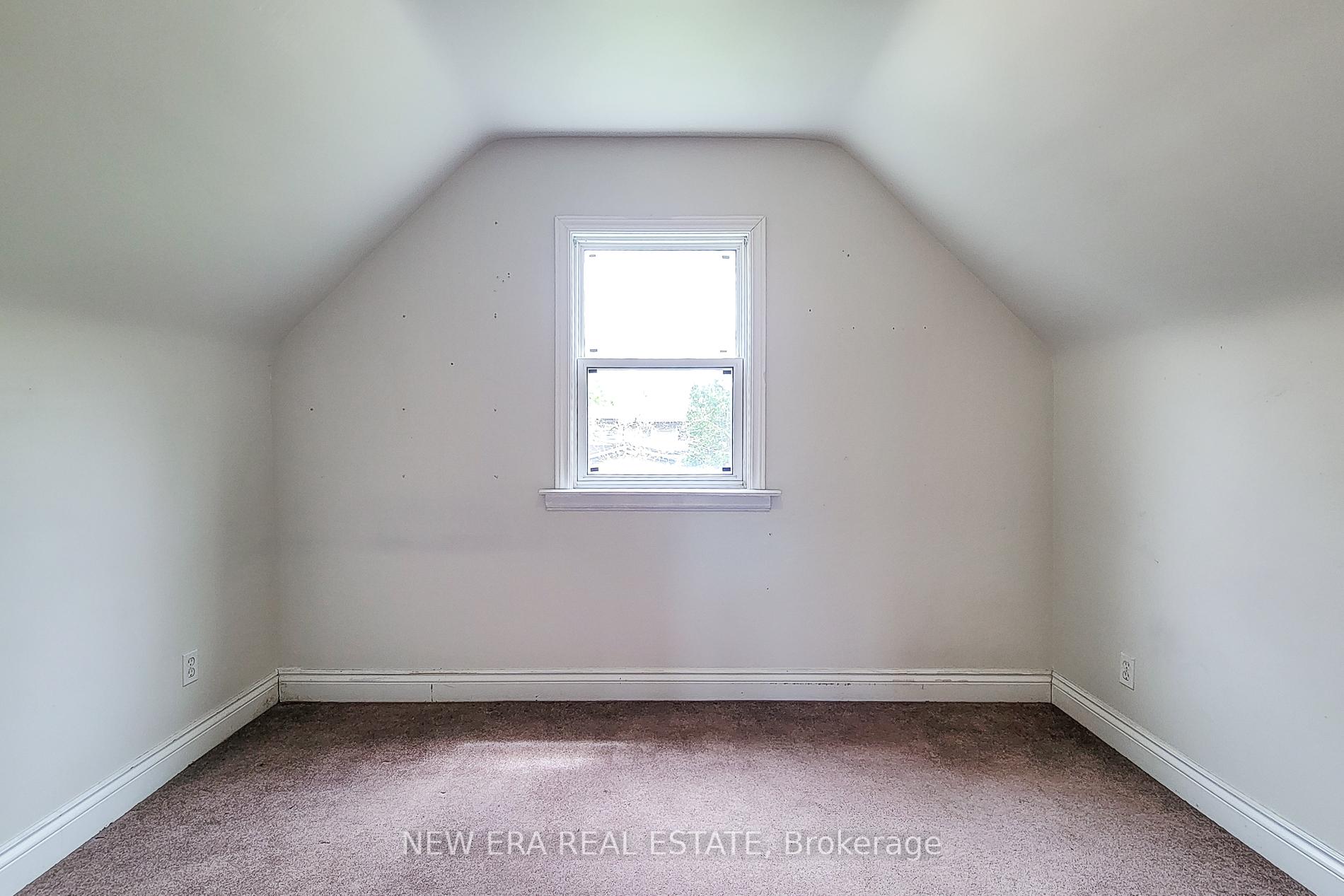 Photo 37 of 107 Haddon Avenue S, Hamilton, Ainslie Wood — HOMEH