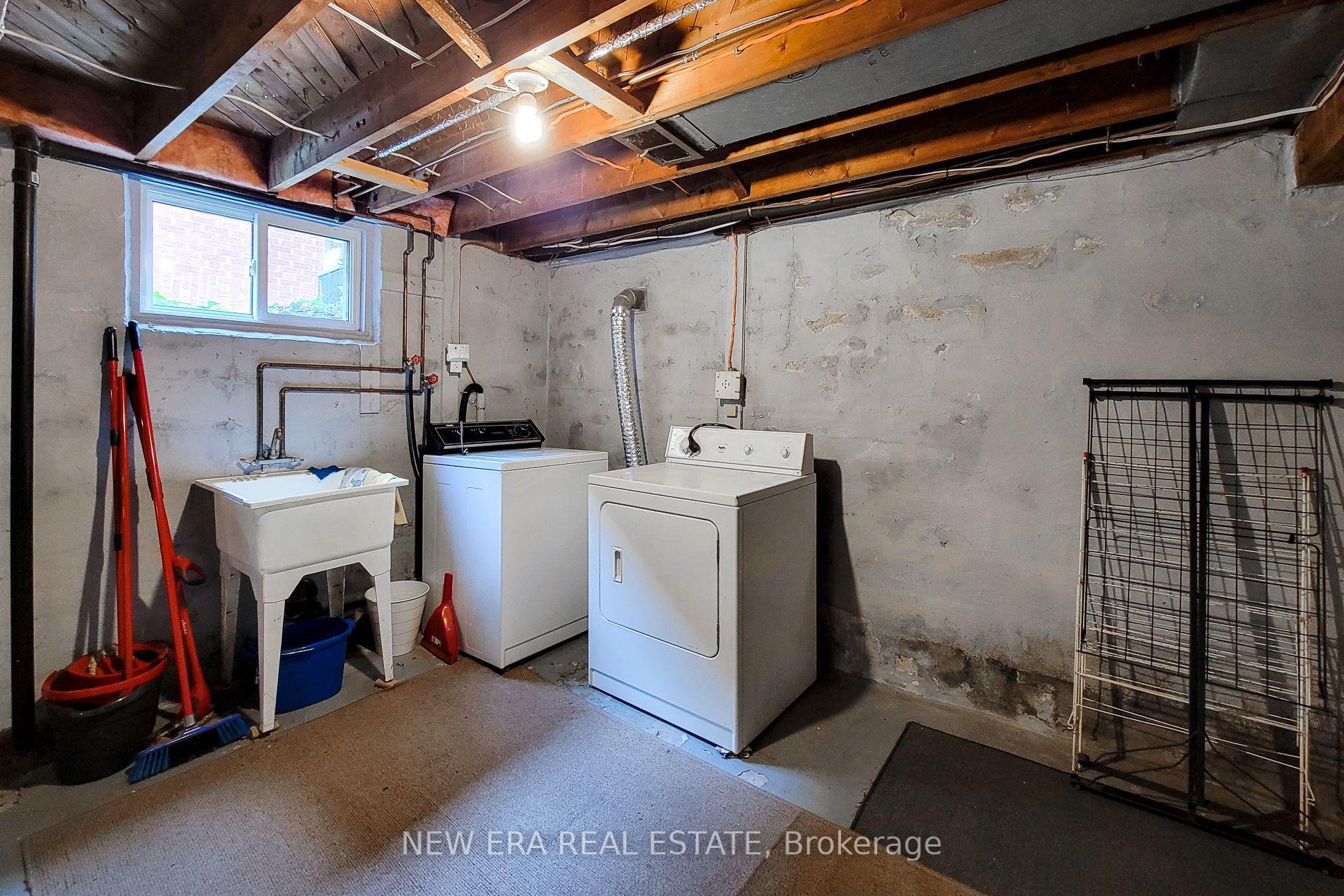 Photo 38 of 107 Haddon Avenue S, Hamilton, Ainslie Wood — HOMEH