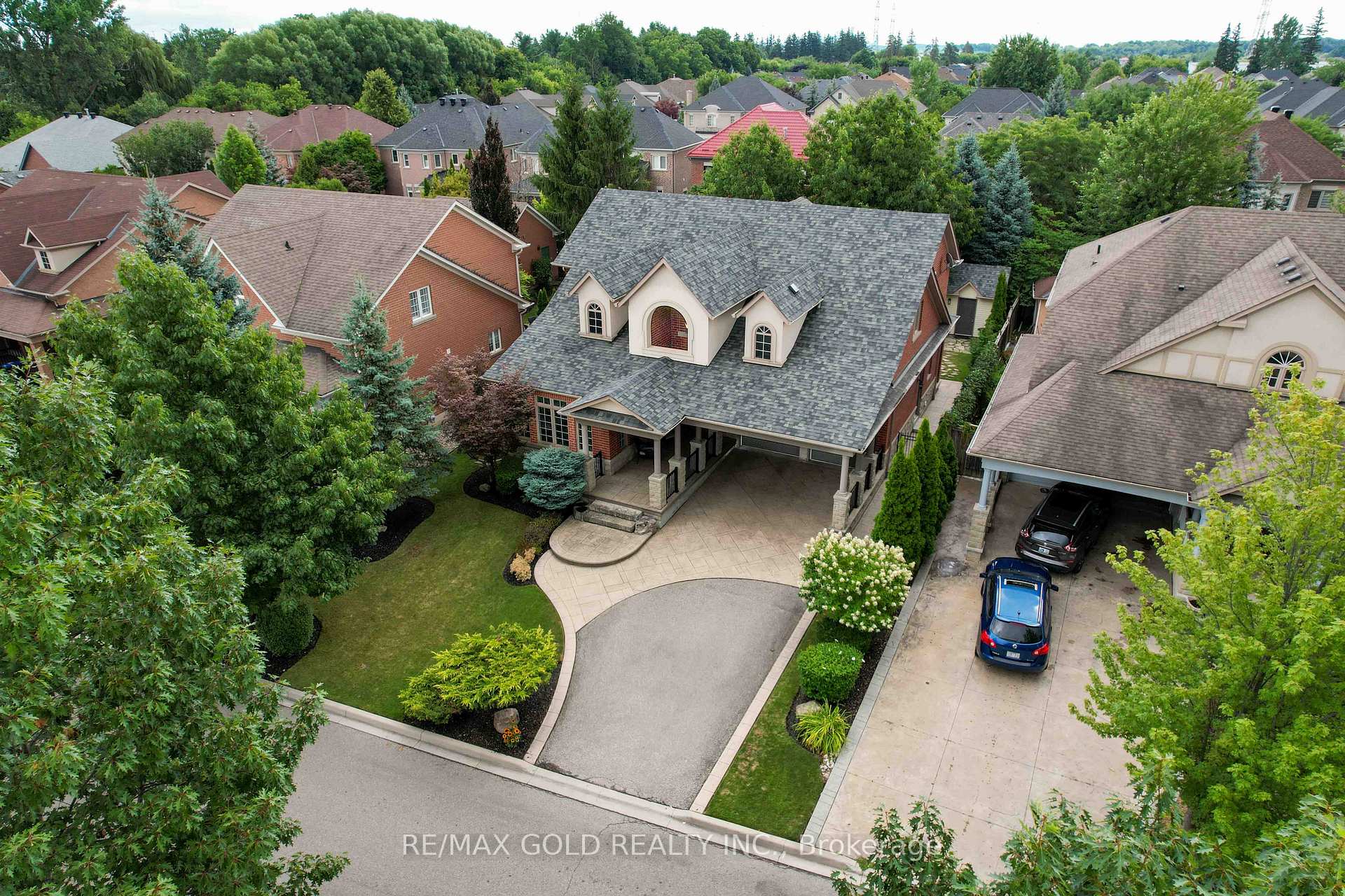Front of 1593 Hallstone Road