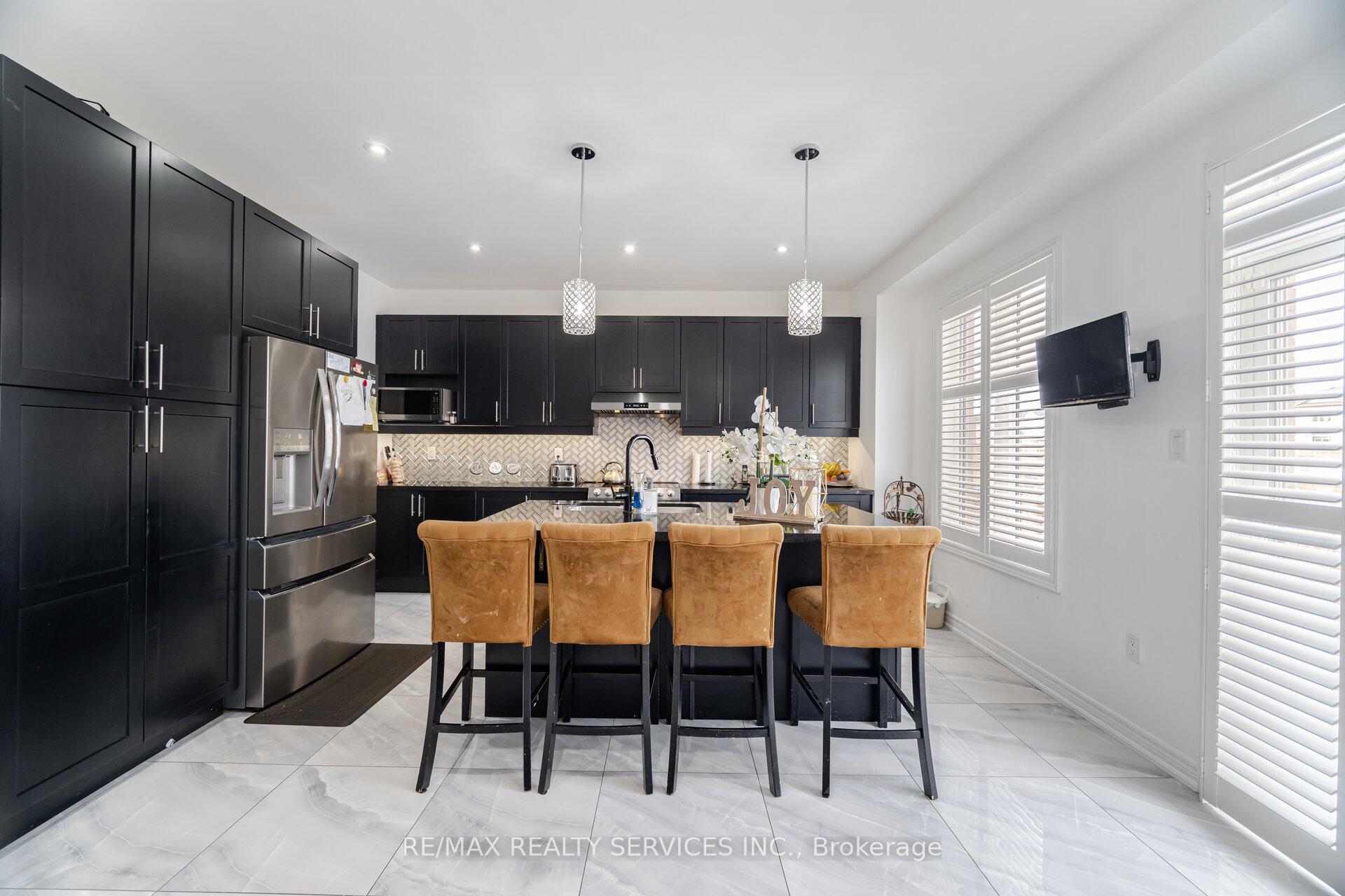 Photo 2 of 17 Boathouse Road, Brampton, Northwest Brampton — HOMEH