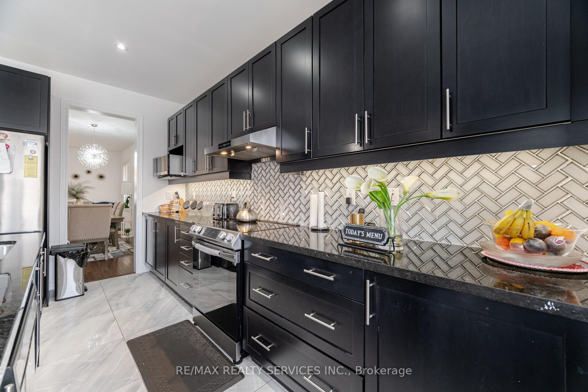 Photo 5 of 17 Boathouse Road, Brampton, Northwest Brampton — HOMEH