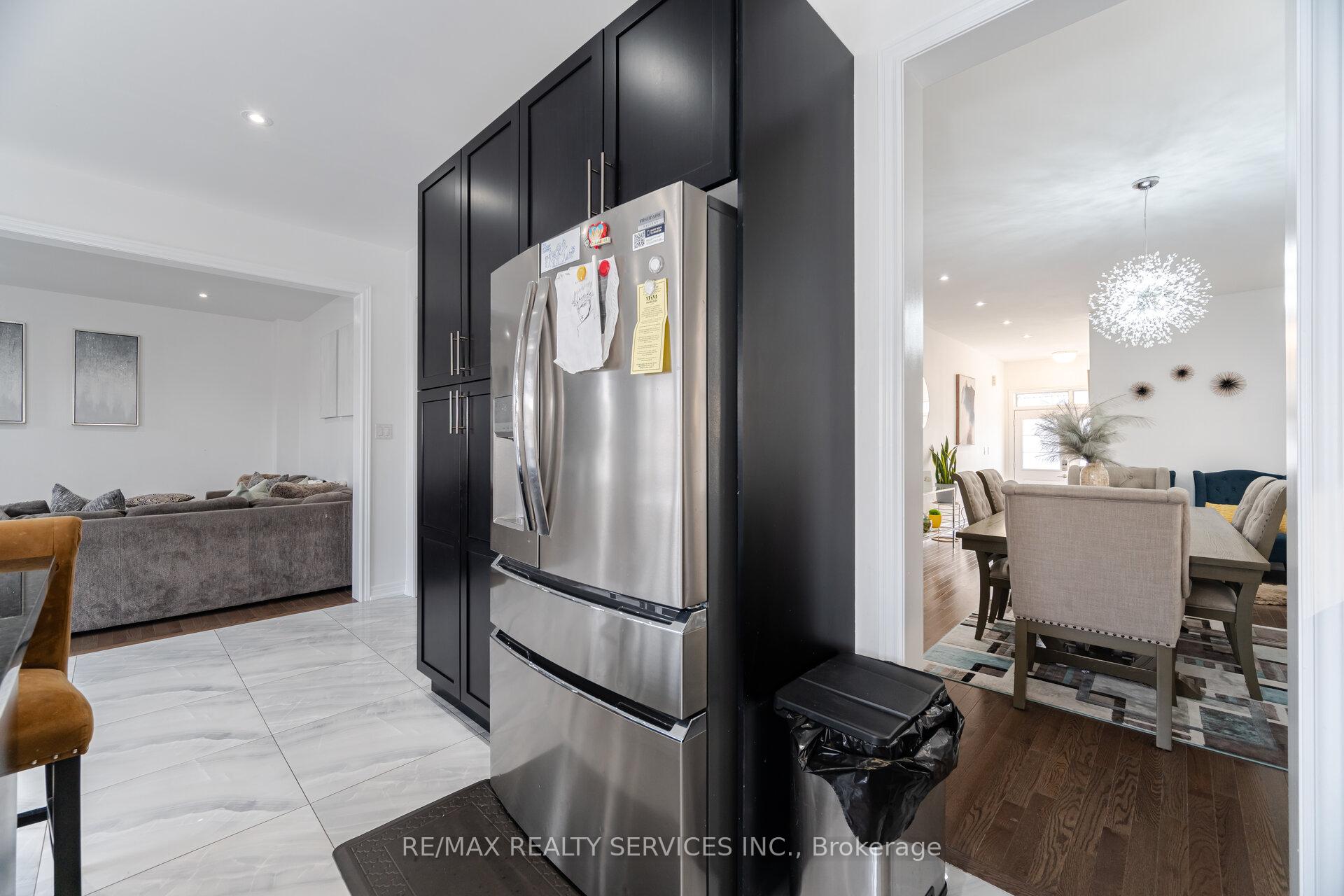 Photo 6 of 17 Boathouse Road, Brampton, Northwest Brampton — HOMEH