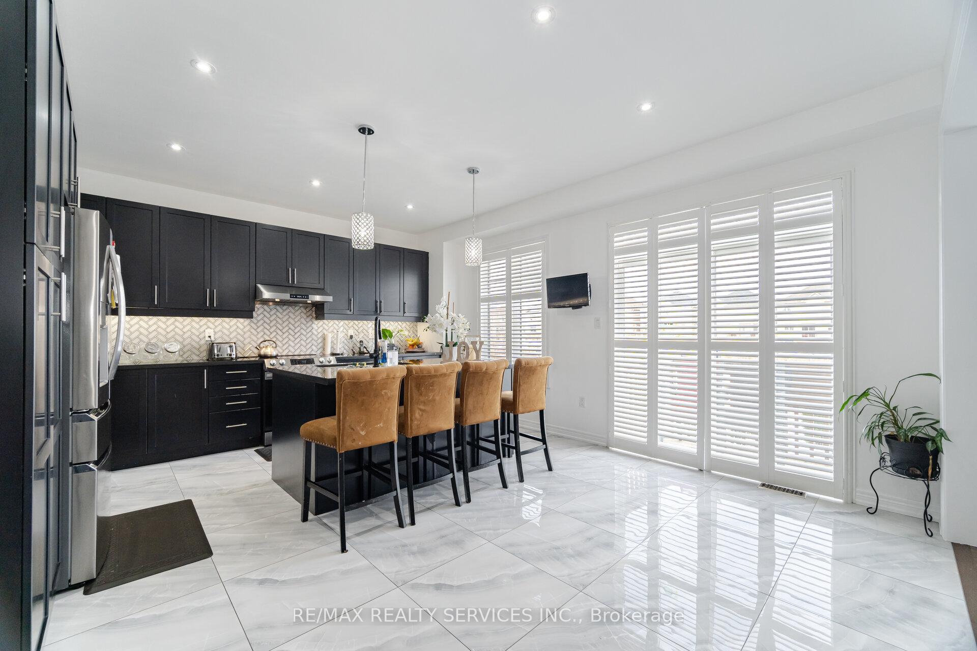 Photo 9 of 17 Boathouse Road, Brampton, Northwest Brampton — HOMEH