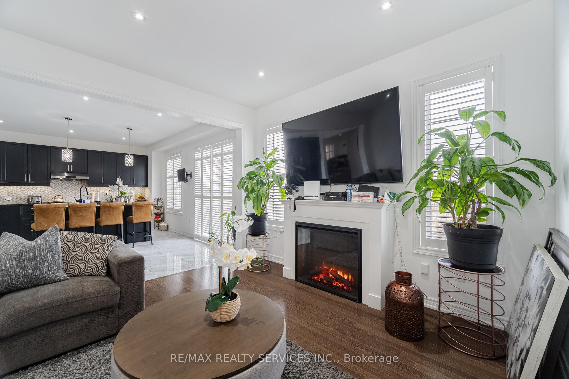 Photo 11 of 17 Boathouse Road, Brampton, Northwest Brampton — HOMEH