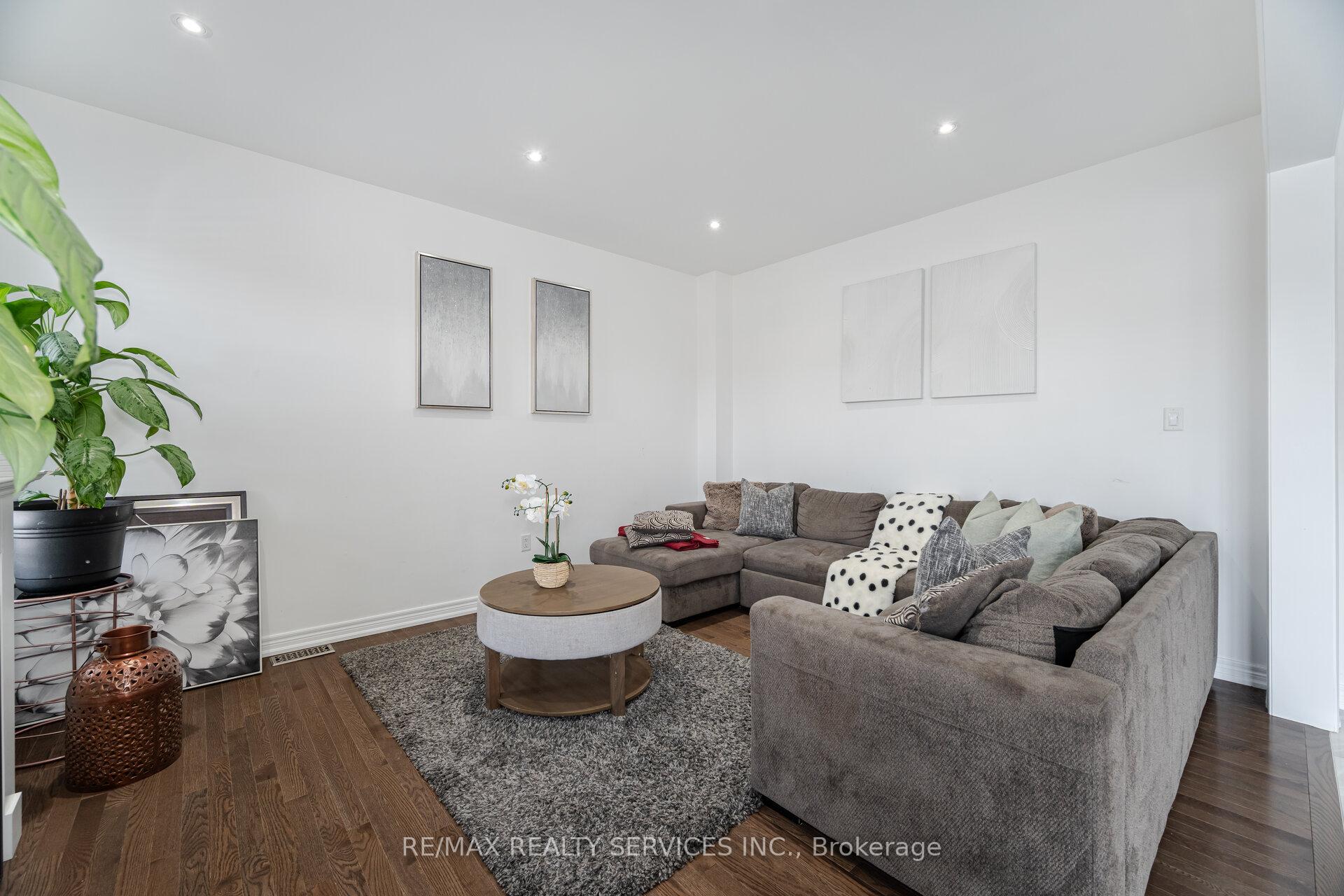 Photo 10 of 17 Boathouse Road, Brampton, Northwest Brampton — HOMEH