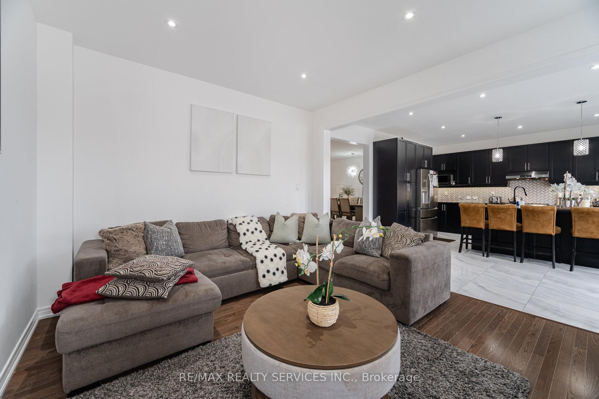 Photo 12 of 17 Boathouse Road, Brampton, Northwest Brampton — HOMEH