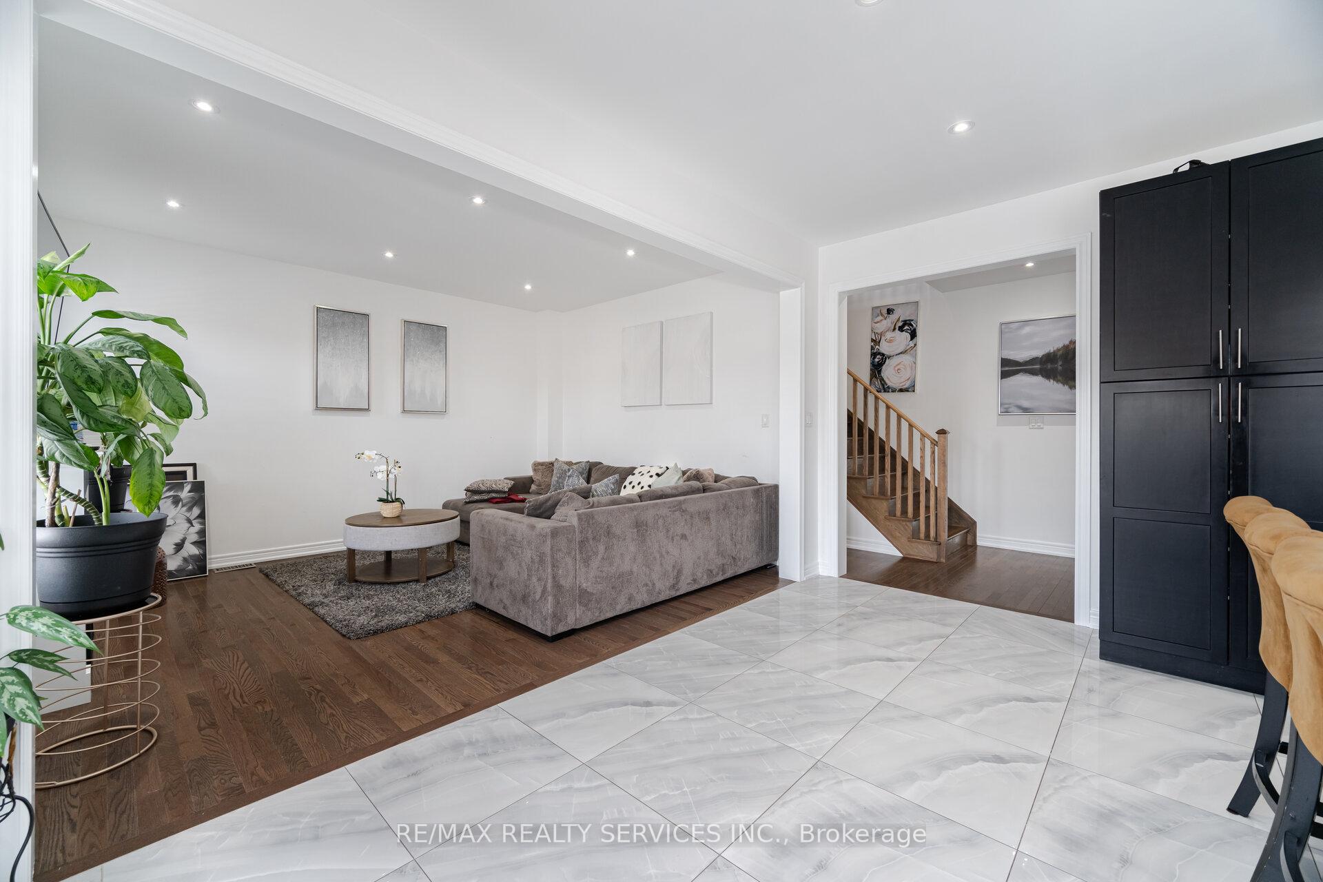 Photo 13 of 17 Boathouse Road, Brampton, Northwest Brampton — HOMEH