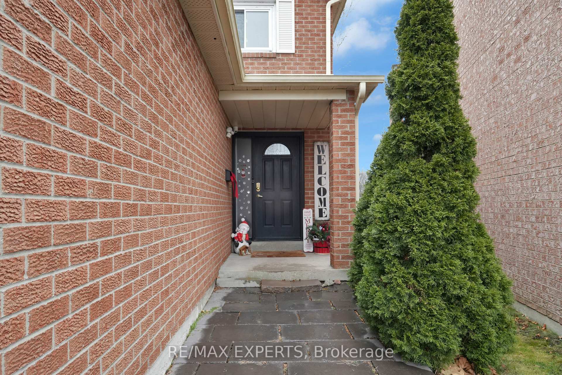 Photo 8 of 10 Cassander Crescent, Brampton, Heart Lake East — HOMEH