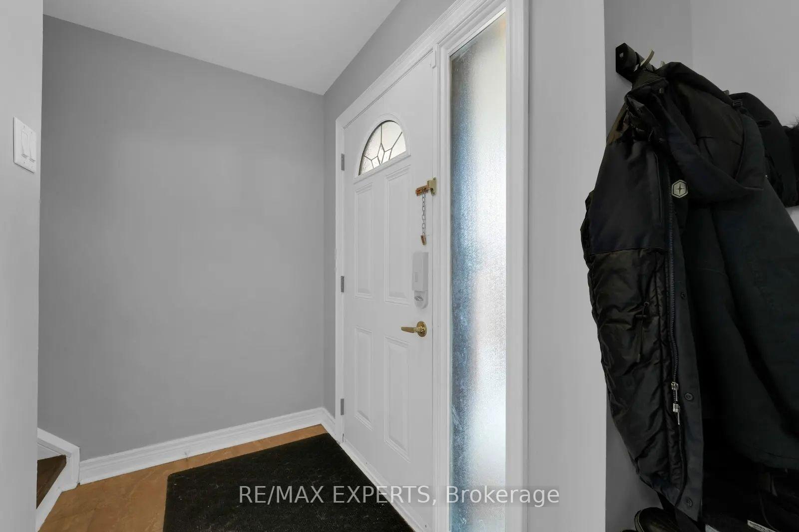 Photo 2 of 10 Cassander Crescent, Brampton, Heart Lake East — HOMEH