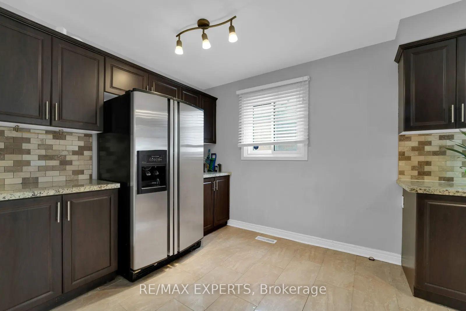 Photo 4 of 10 Cassander Crescent, Brampton, Heart Lake East — HOMEH