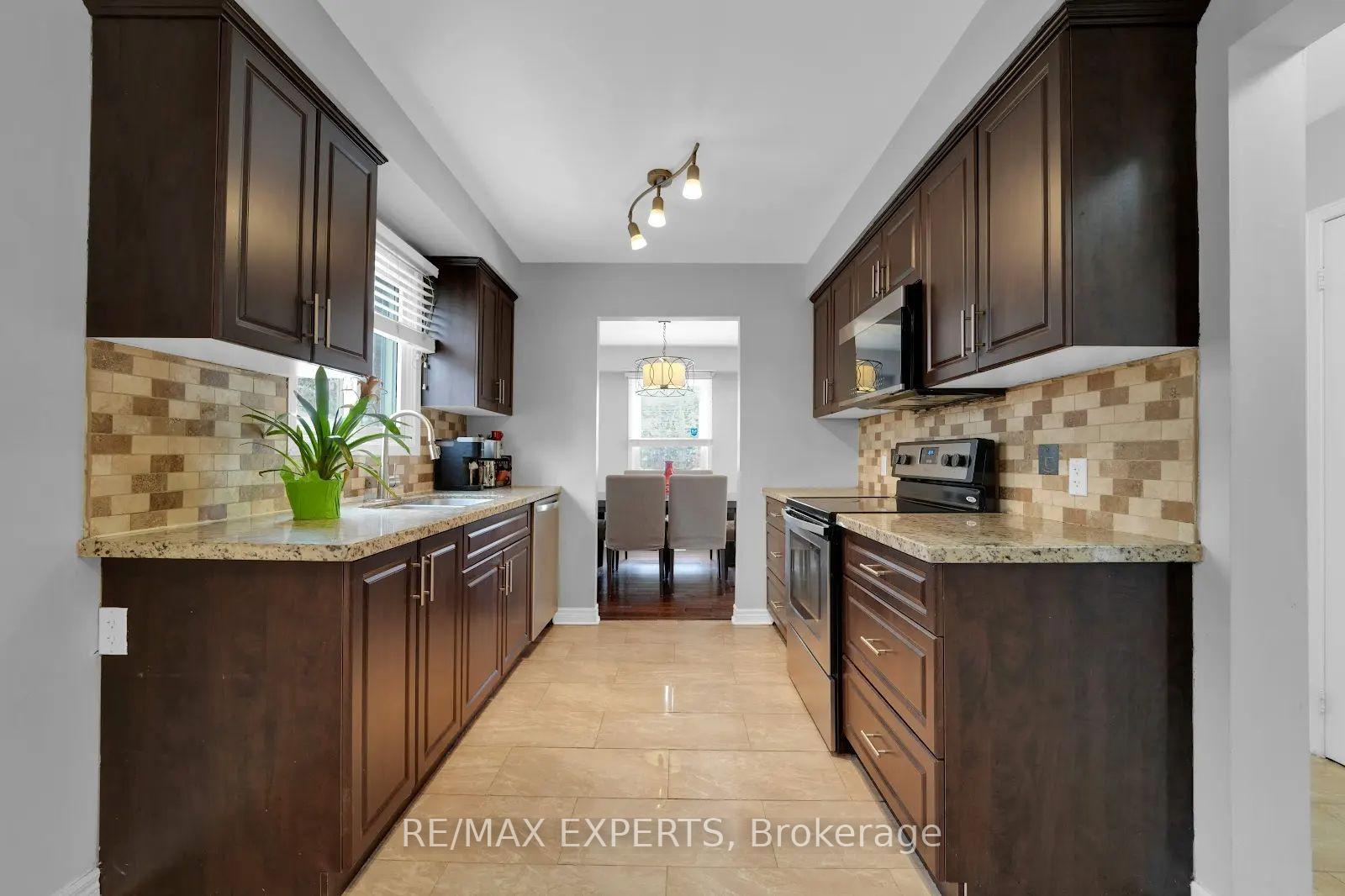 Photo 6 of 10 Cassander Crescent, Brampton, Heart Lake East — HOMEH