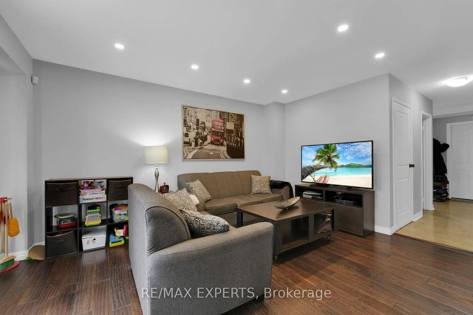 Photo 13 of 10 Cassander Crescent, Brampton, Heart Lake East — HOMEH