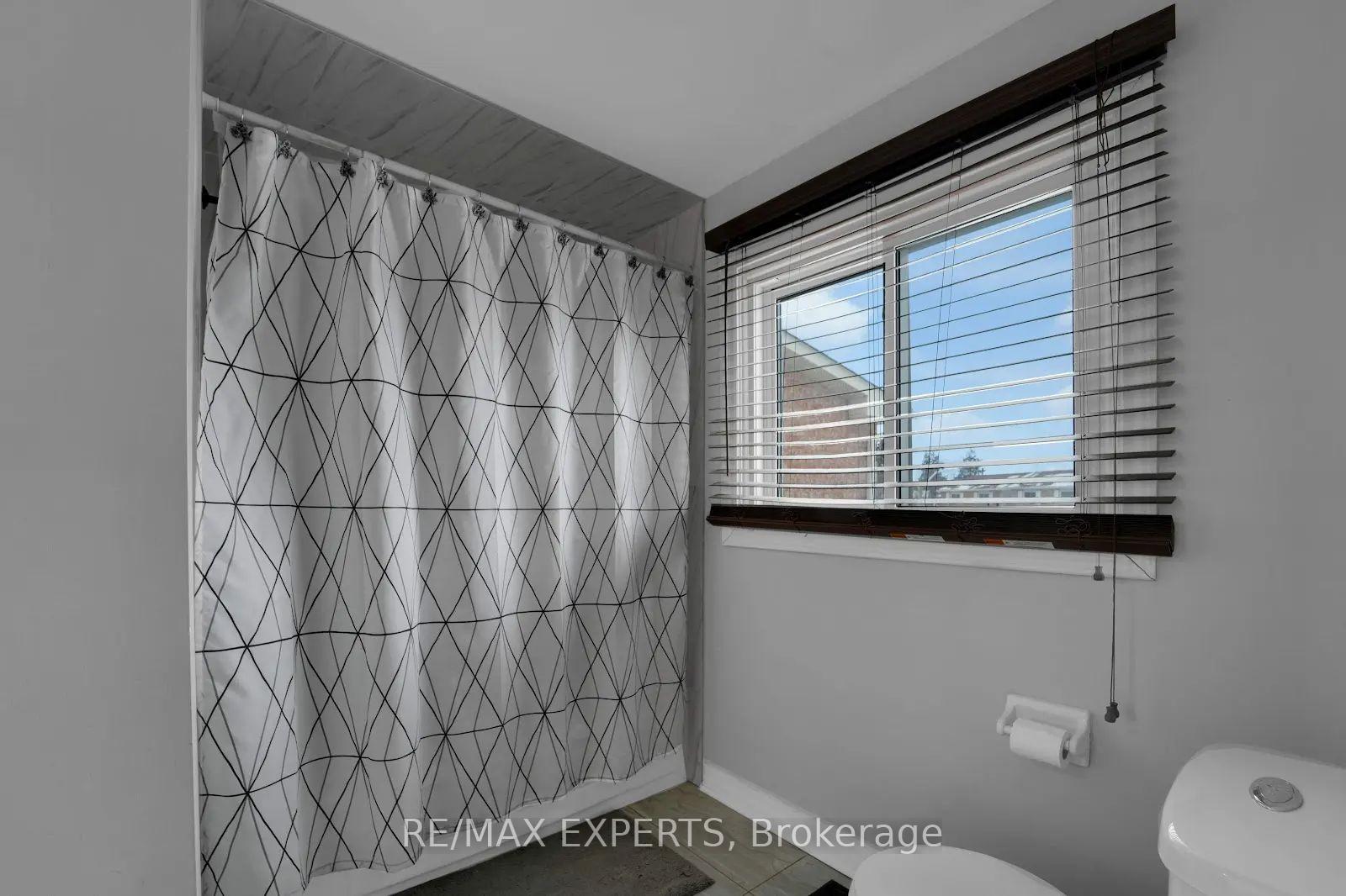 Photo 25 of 10 Cassander Crescent, Brampton, Heart Lake East — HOMEH