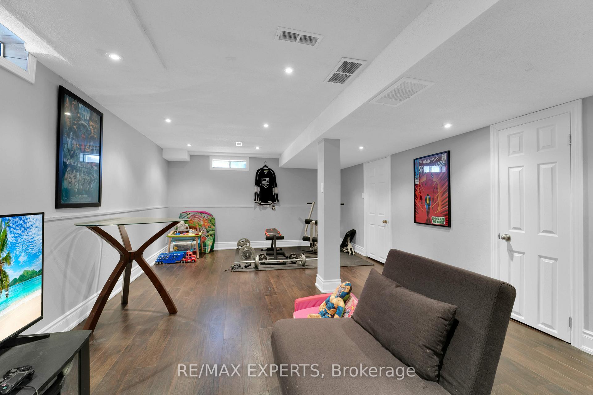 Photo 35 of 10 Cassander Crescent, Brampton, Heart Lake East — HOMEH