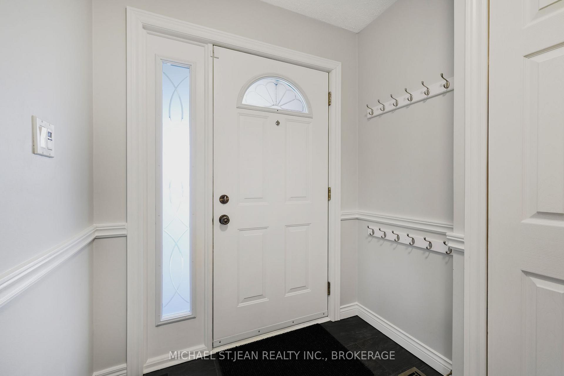 Photo 2 of 241 Bonaventure Drive, Hamilton, Gilbert — HOMEH