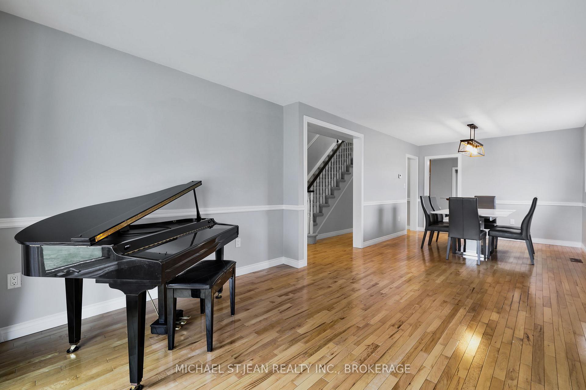 Photo 6 of 241 Bonaventure Drive, Hamilton, Gilbert — HOMEH