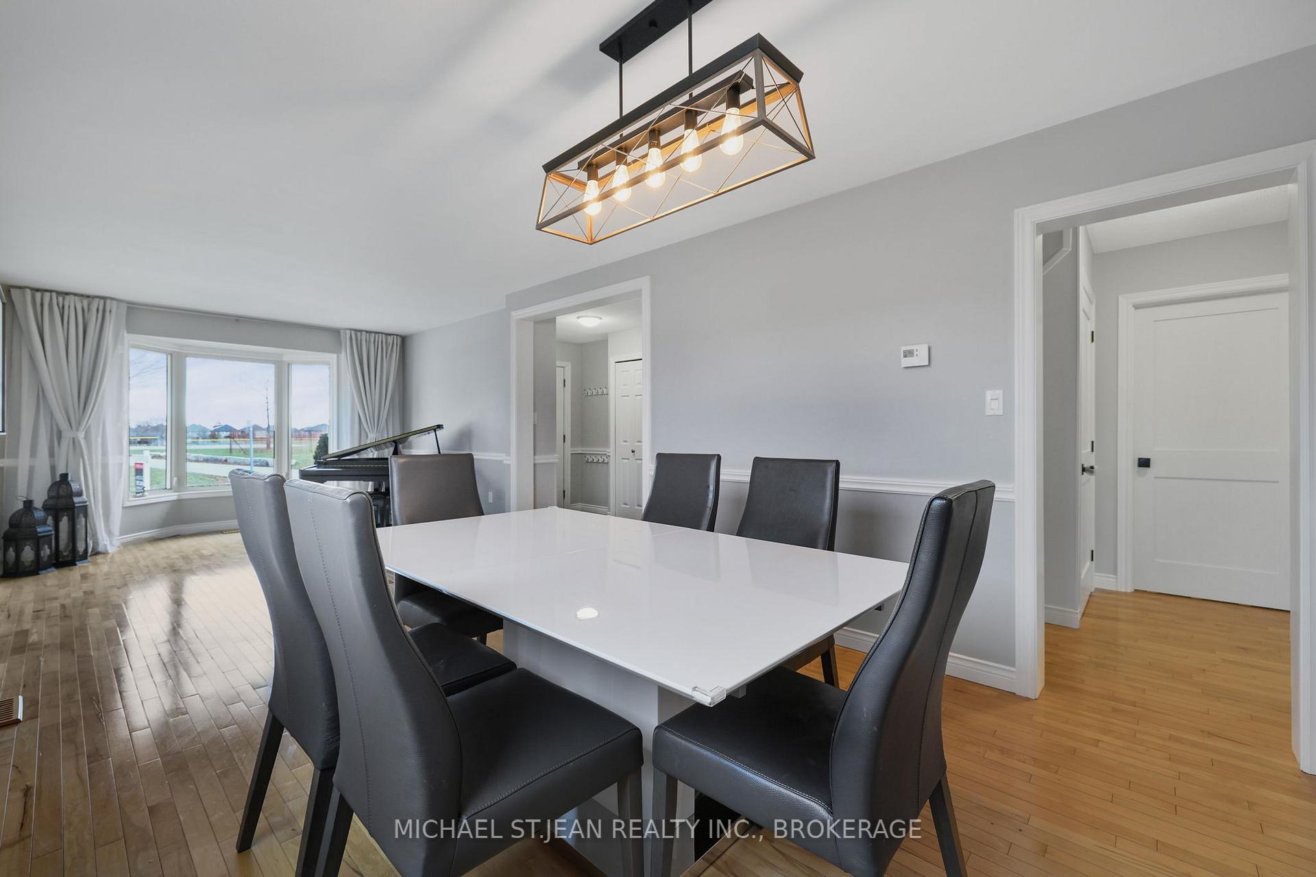 Photo 8 of 241 Bonaventure Drive, Hamilton, Gilbert — HOMEH