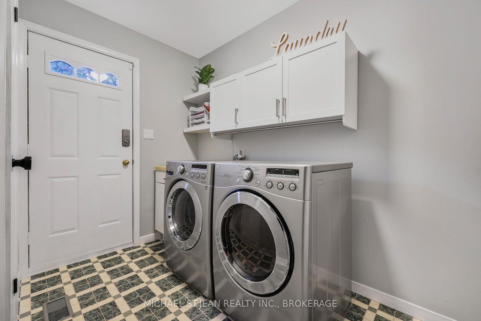 Photo 11 of 241 Bonaventure Drive, Hamilton, Gilbert — HOMEH