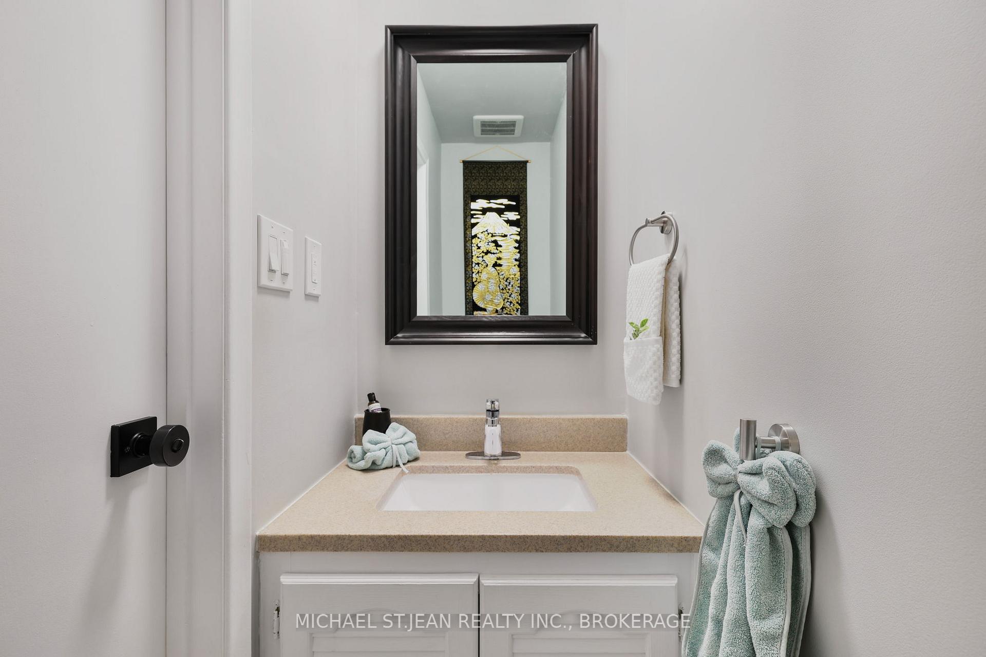 Photo 10 of 241 Bonaventure Drive, Hamilton, Gilbert — HOMEH