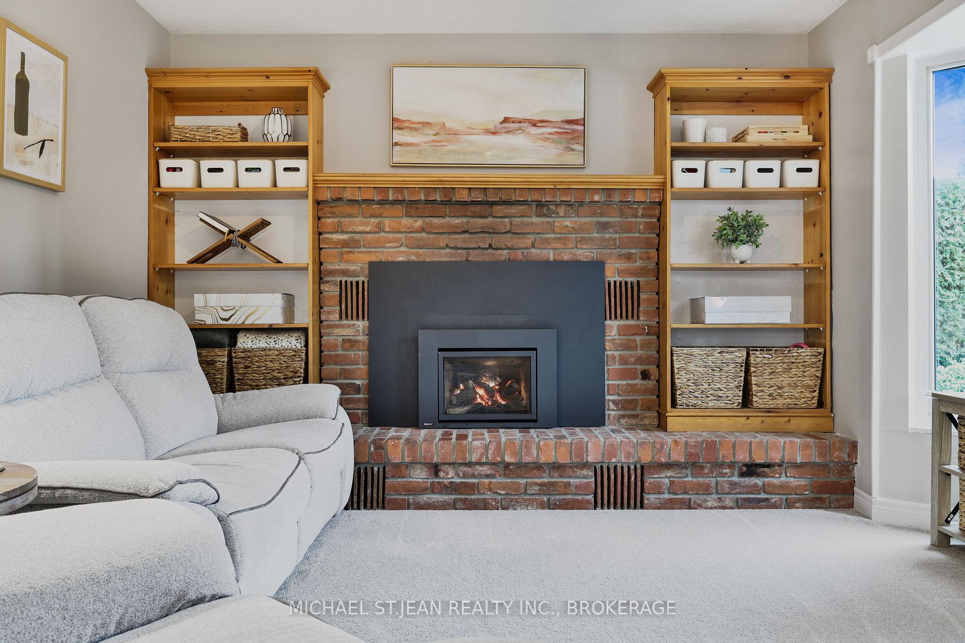 Photo 9 of 241 Bonaventure Drive, Hamilton, Gilbert — HOMEH