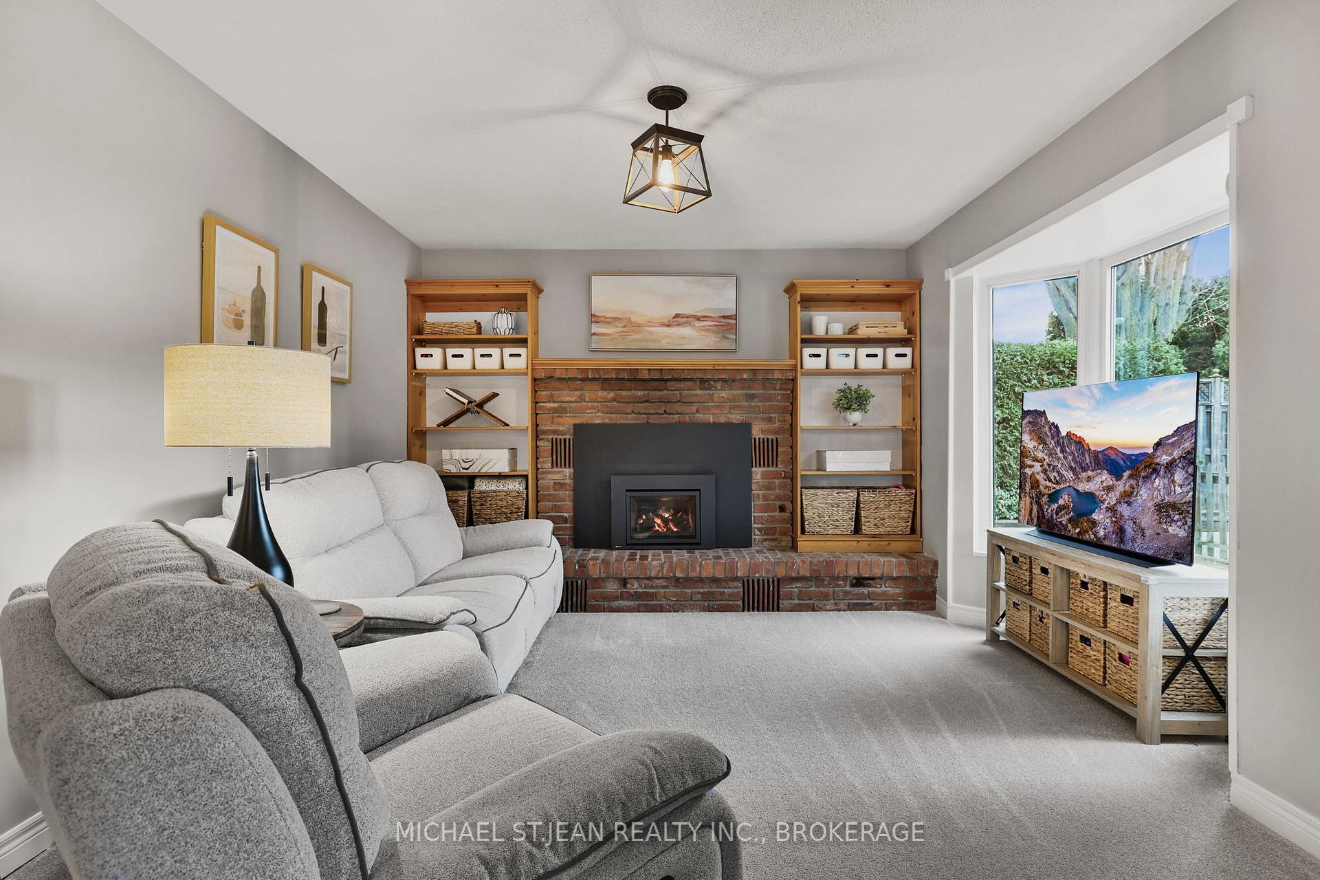 Photo 7 of 241 Bonaventure Drive, Hamilton, Gilbert — HOMEH