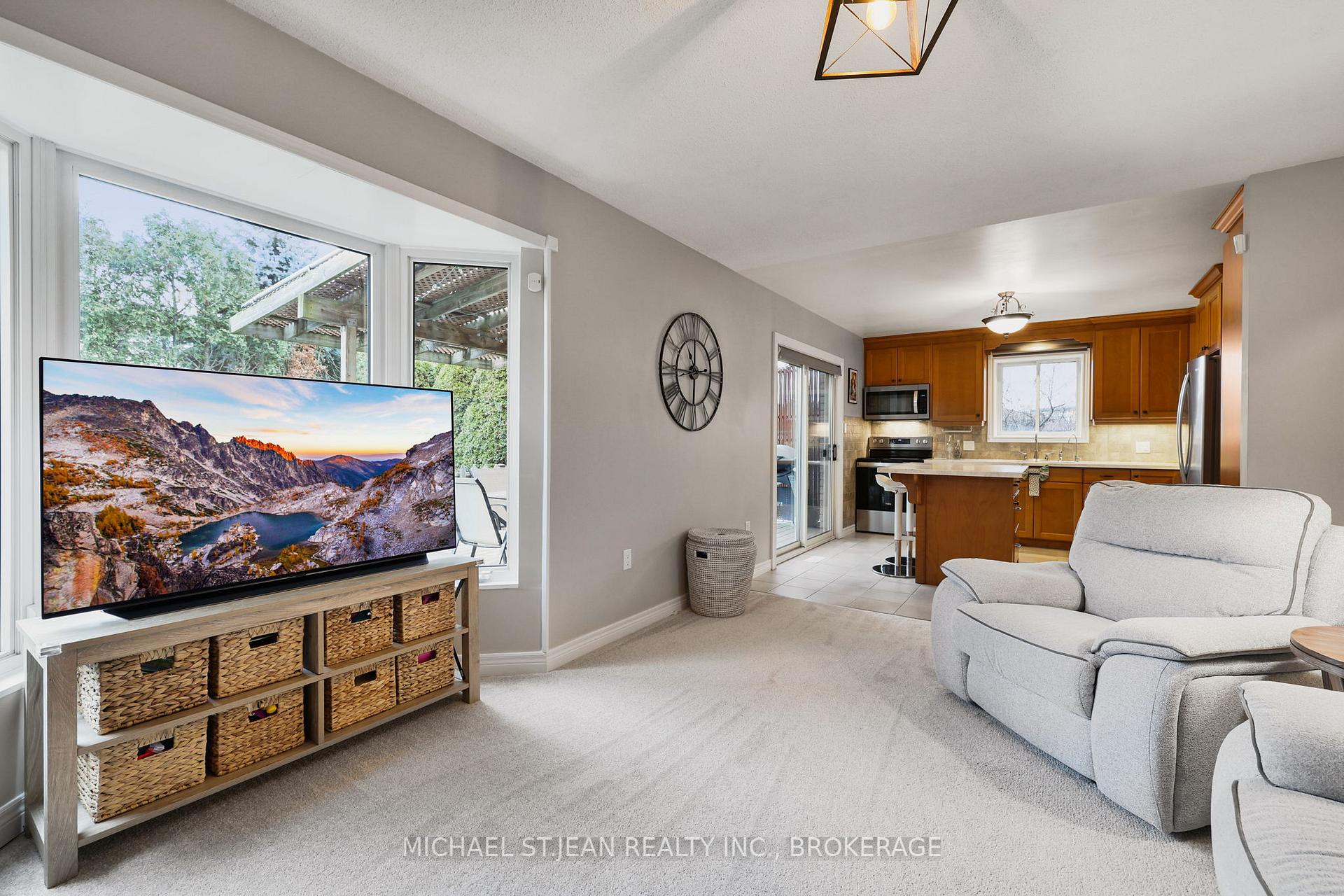 Photo 14 of 241 Bonaventure Drive, Hamilton, Gilbert — HOMEH