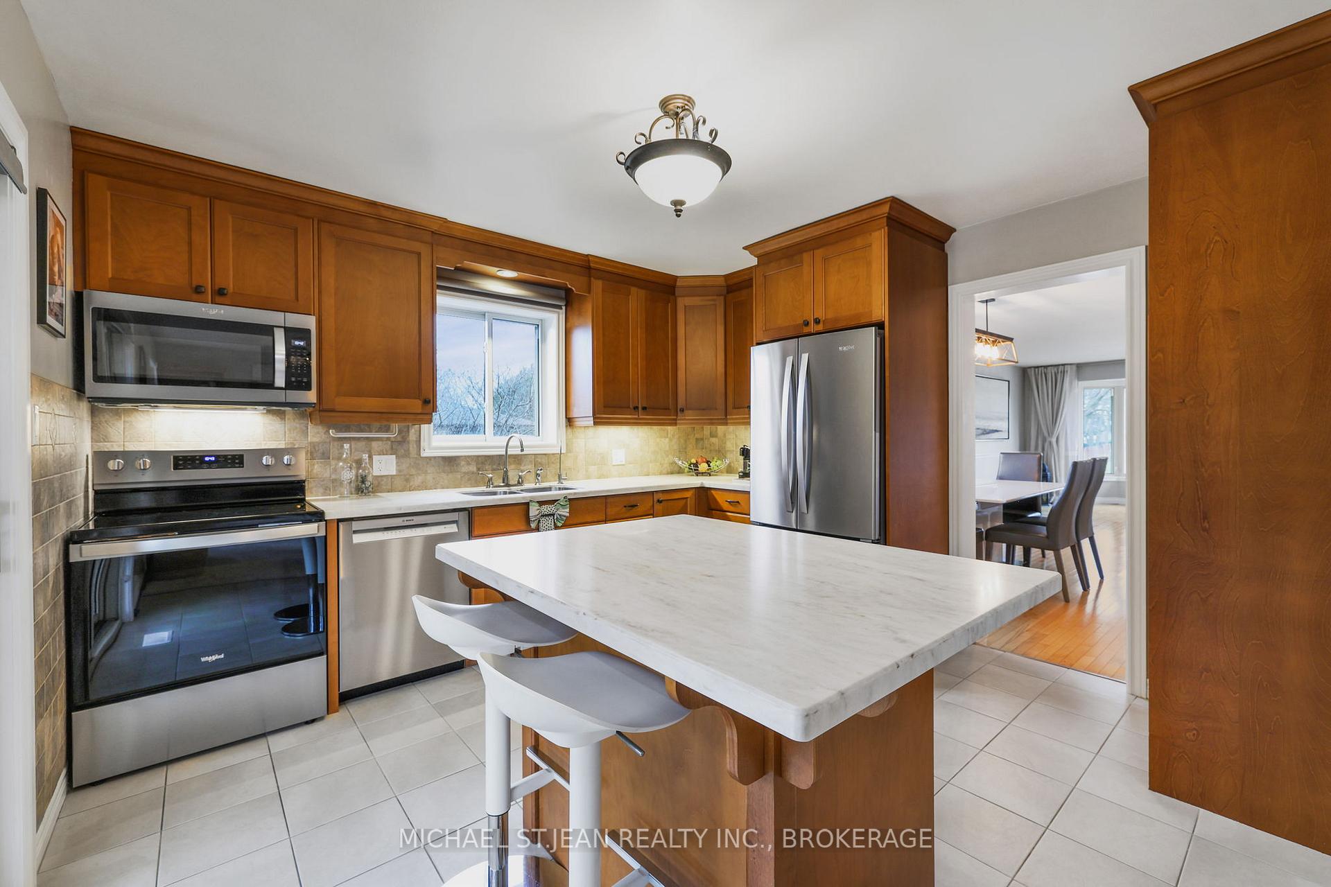 Photo 17 of 241 Bonaventure Drive, Hamilton, Gilbert — HOMEH