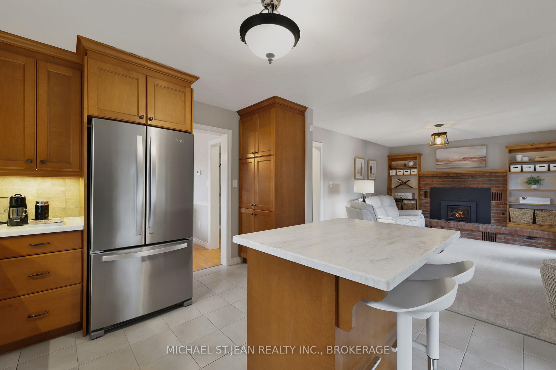 Photo 13 of 241 Bonaventure Drive, Hamilton, Gilbert — HOMEH