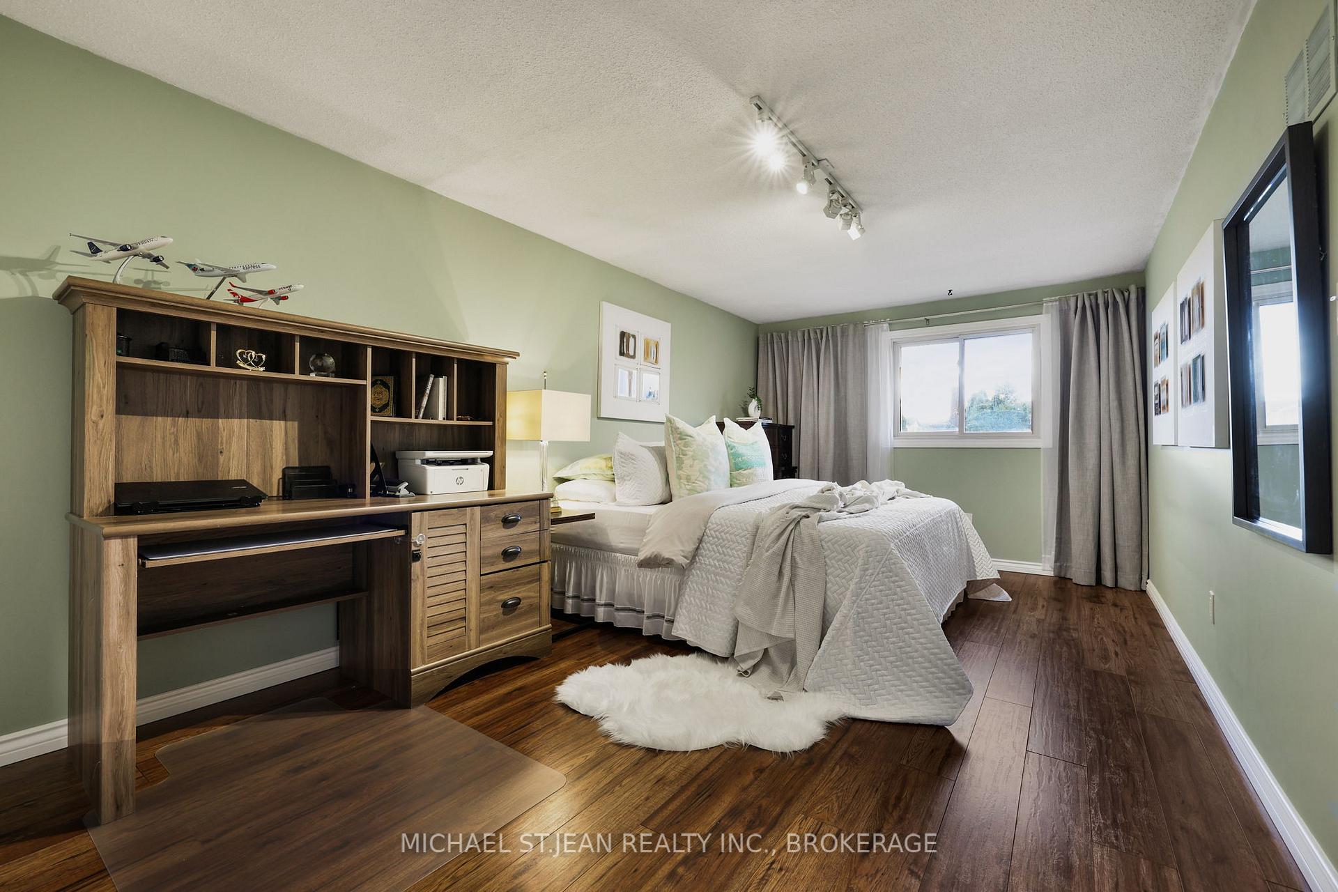 Photo 22 of 241 Bonaventure Drive, Hamilton, Gilbert — HOMEH