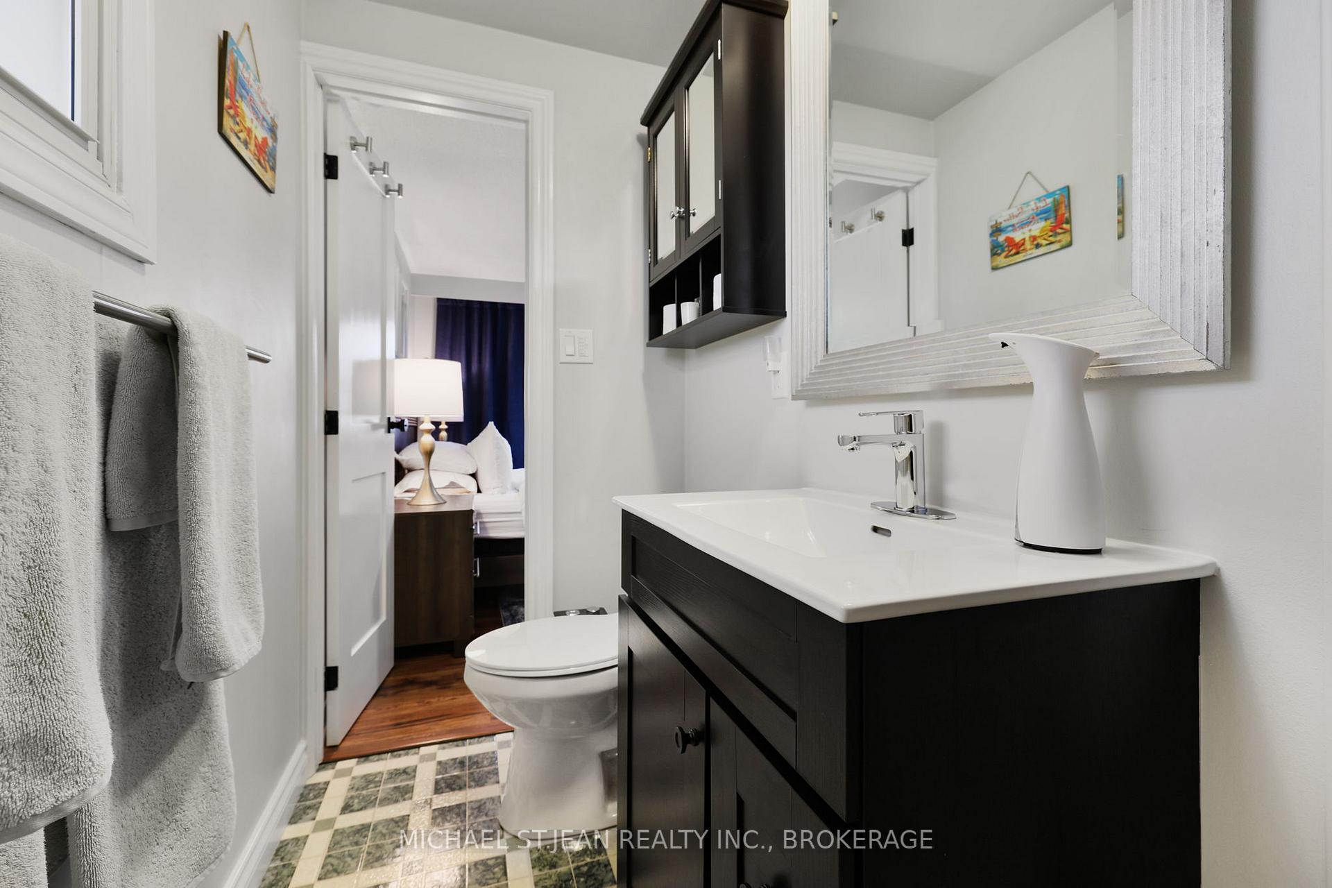Photo 24 of 241 Bonaventure Drive, Hamilton, Gilbert — HOMEH