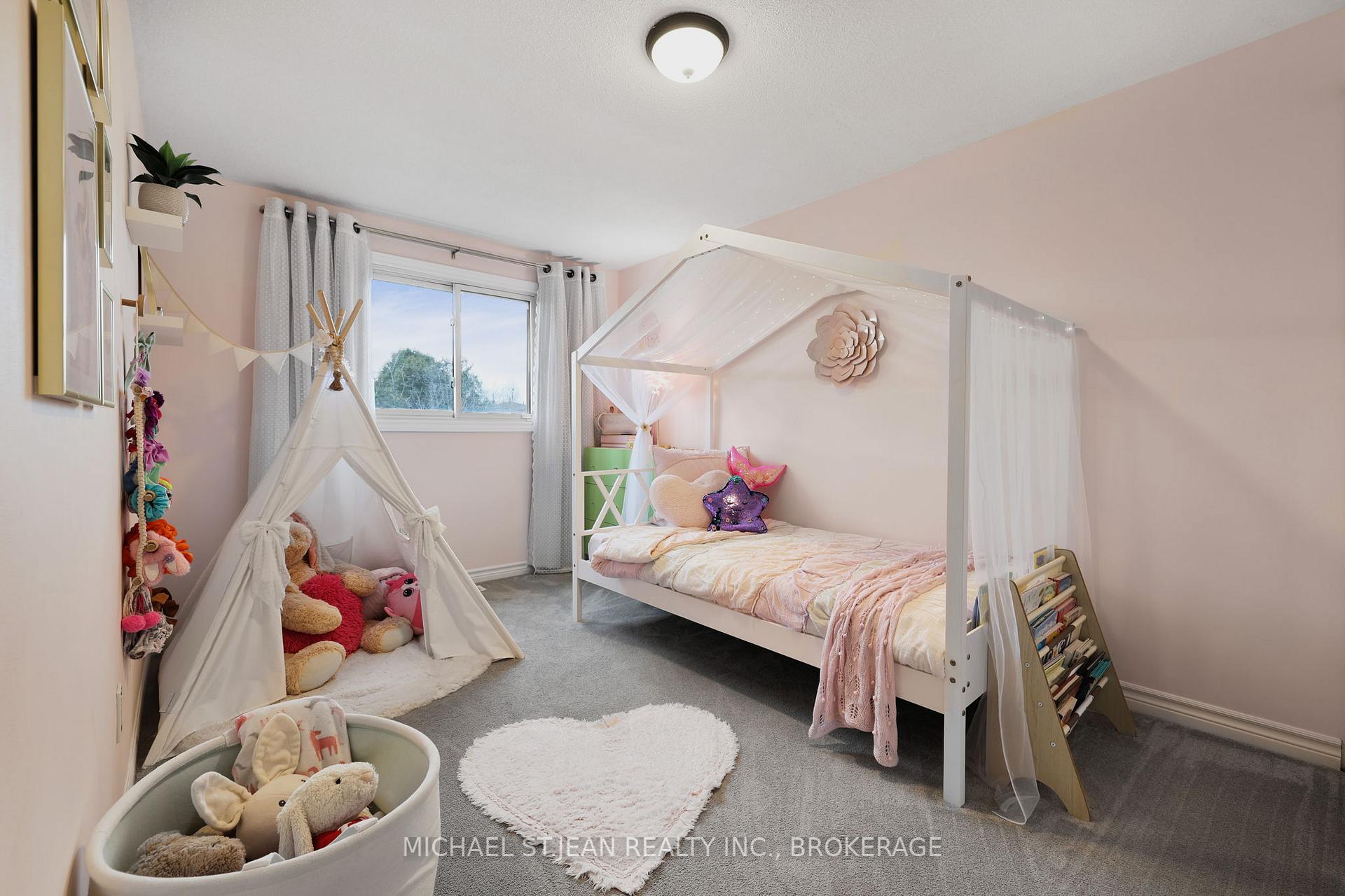 Photo 35 of 241 Bonaventure Drive, Hamilton, Gilbert — HOMEH