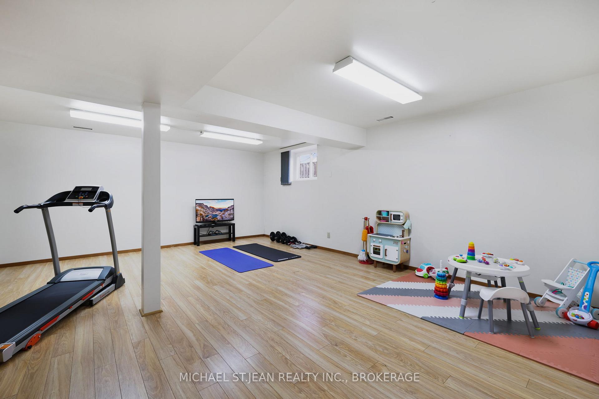 Photo 32 of 241 Bonaventure Drive, Hamilton, Gilbert — HOMEH