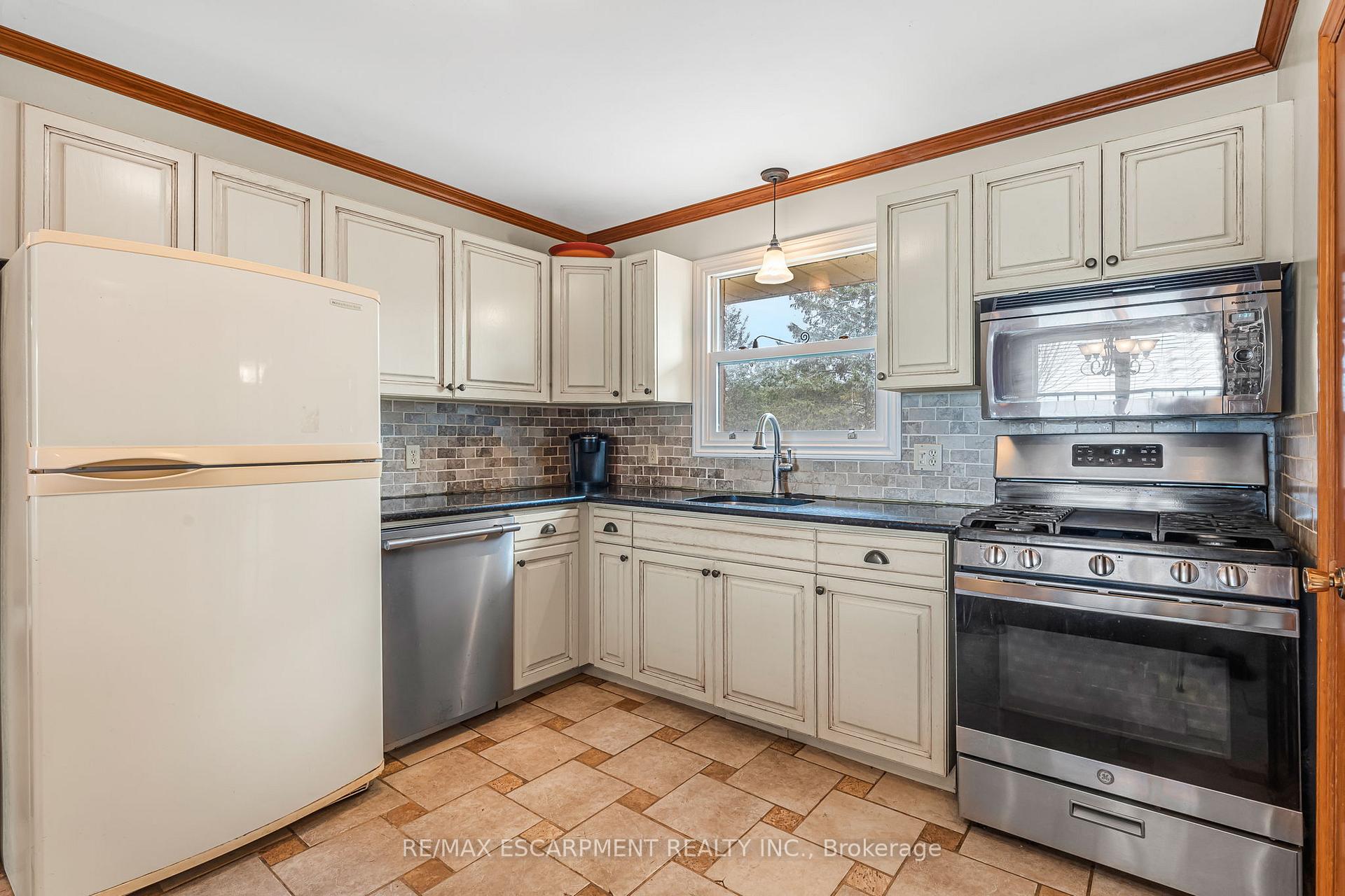 Photo 11 of 2811 North Shore Drive, Haldimand, Dunnville — HOMEH