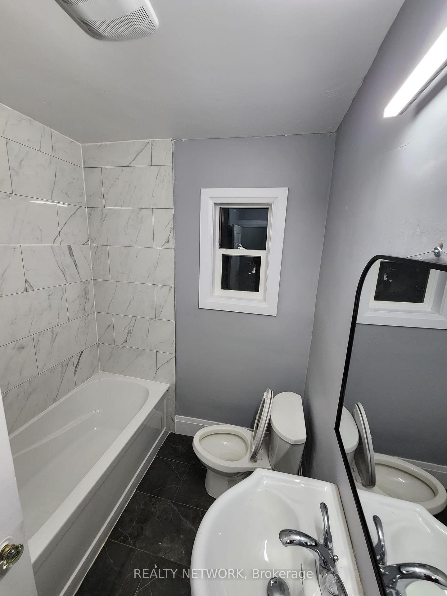 Photo 6 of 25 West 3rd Street, Hamilton, Southam — HOMEH