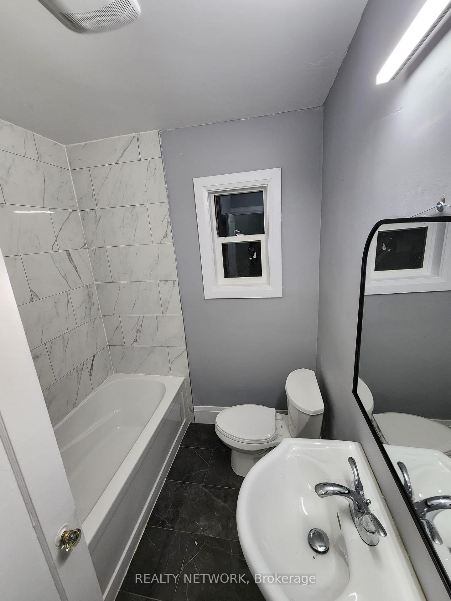 Photo 20 of 25 West 3rd Street, Hamilton, Southam — HOMEH