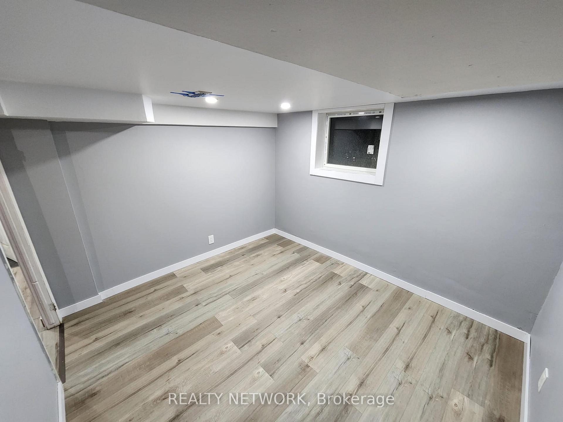 Photo 21 of 25 West 3rd Street, Hamilton, Southam — HOMEH
