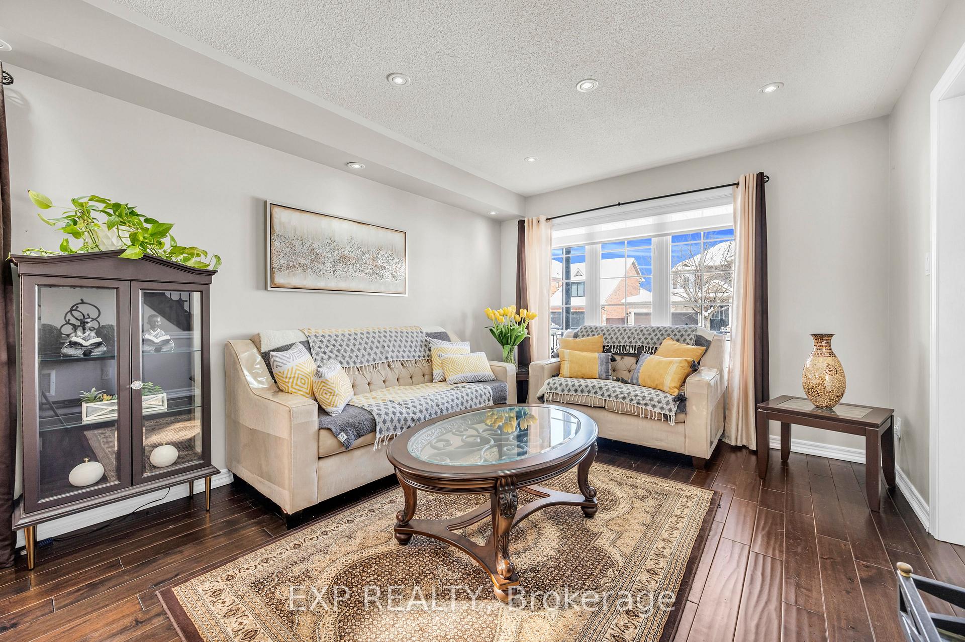 Photo 10 of 46 Wild Indigo Crescent, Brampton, Sandringham-Wellington — HOMEH