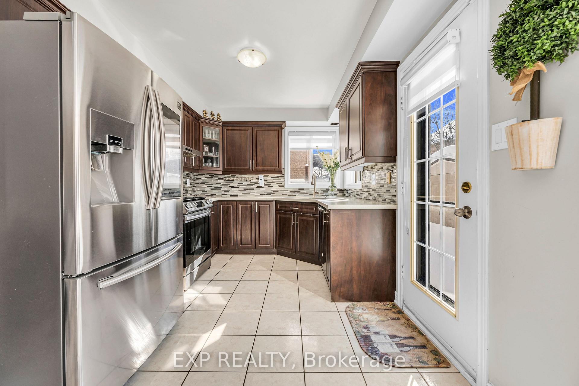 Photo 16 of 46 Wild Indigo Crescent, Brampton, Sandringham-Wellington — HOMEH