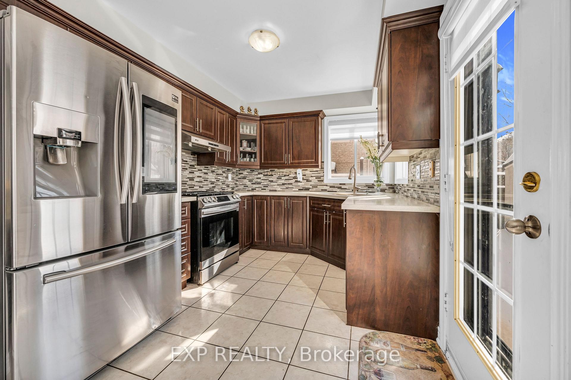 Photo 27 of 46 Wild Indigo Crescent, Brampton, Sandringham-Wellington — HOMEH