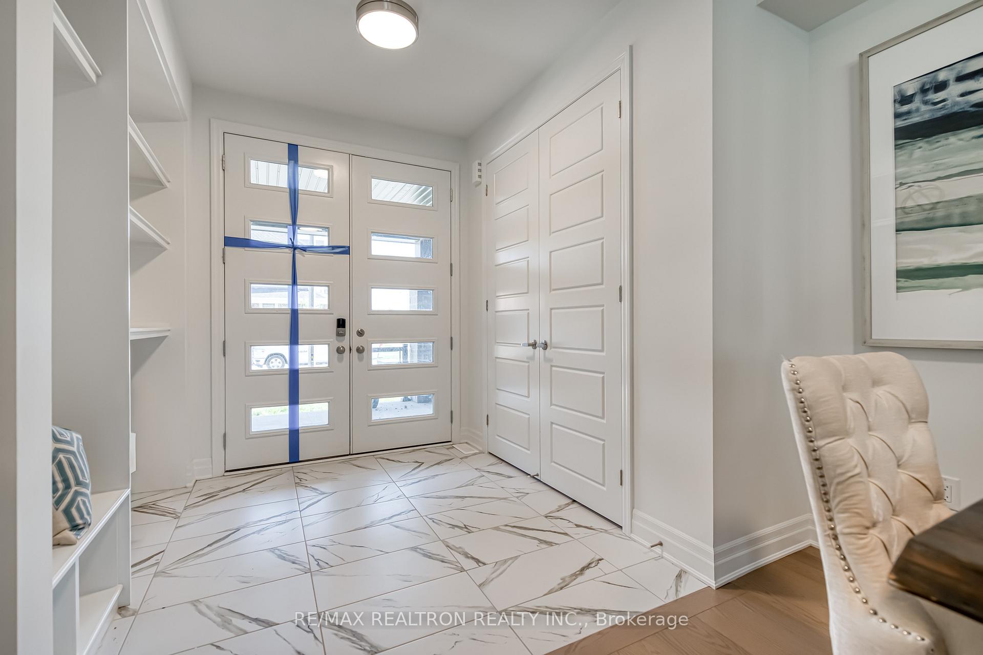 Photo 3 of 63 Greenridge Crescent, Markham, Victoria Square — HOMEH