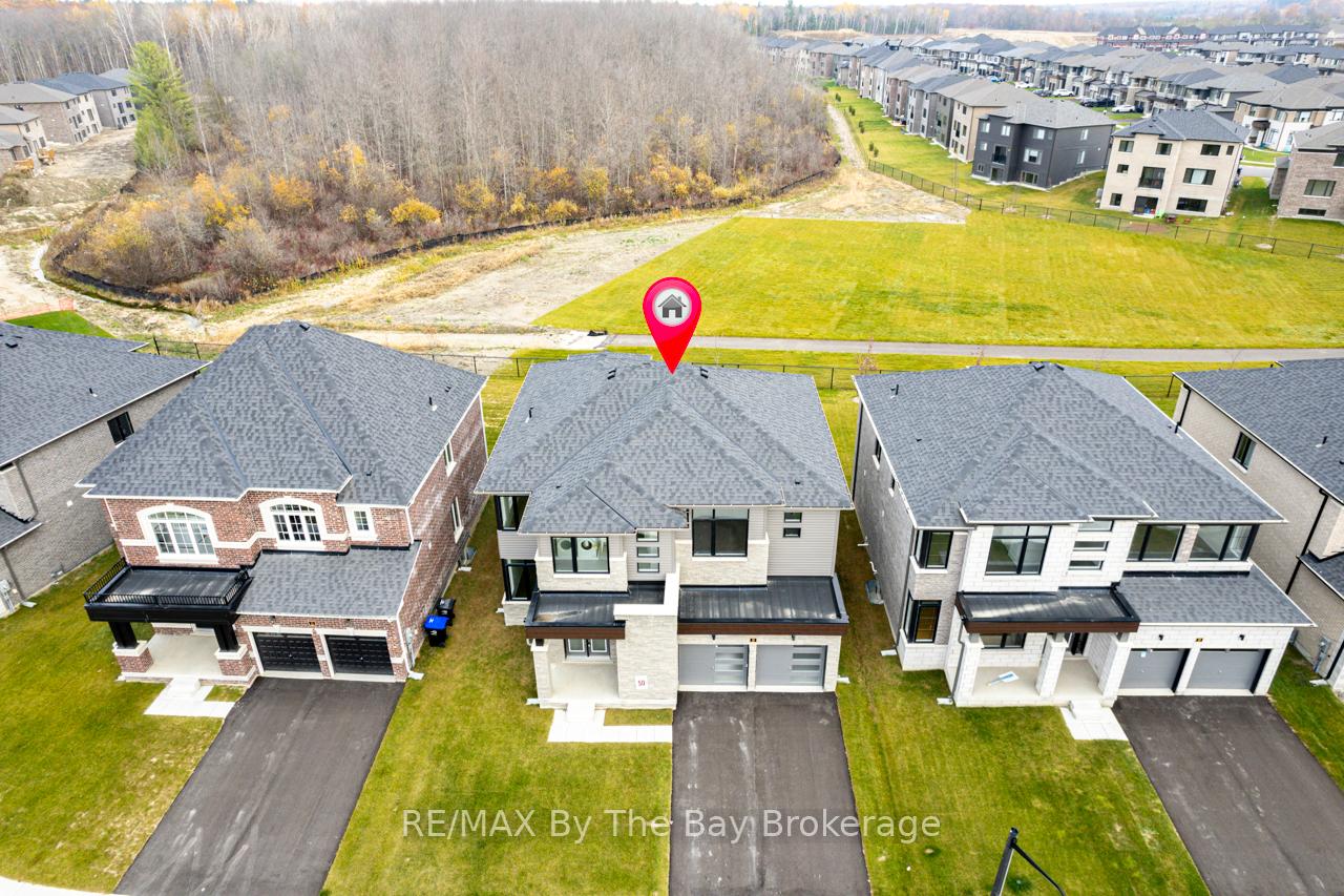 Photo 5 of 20 Rosanne Circle, Wasaga Beach — HOMEH