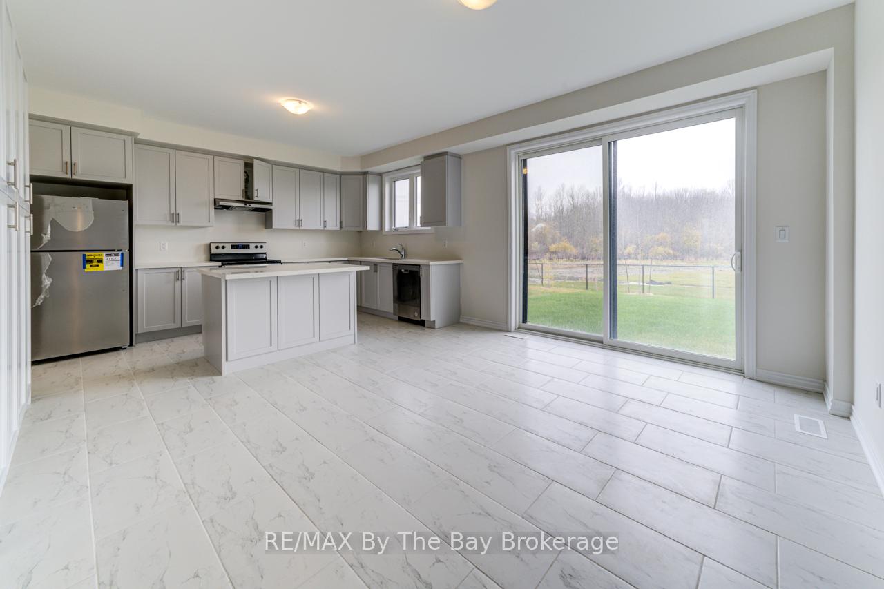 Photo 9 of 20 Rosanne Circle, Wasaga Beach — HOMEH
