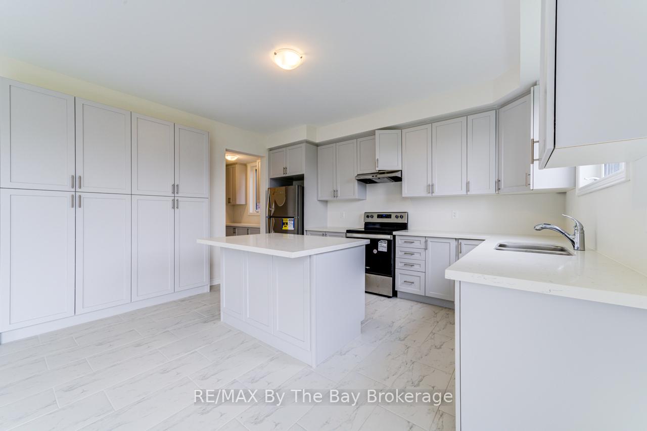 Photo 13 of 20 Rosanne Circle, Wasaga Beach — HOMEH
