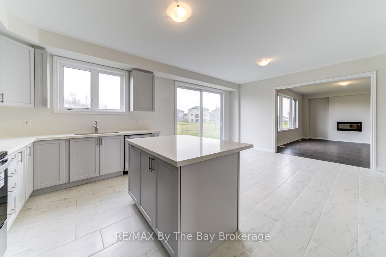 Photo 16 of 20 Rosanne Circle, Wasaga Beach — HOMEH
