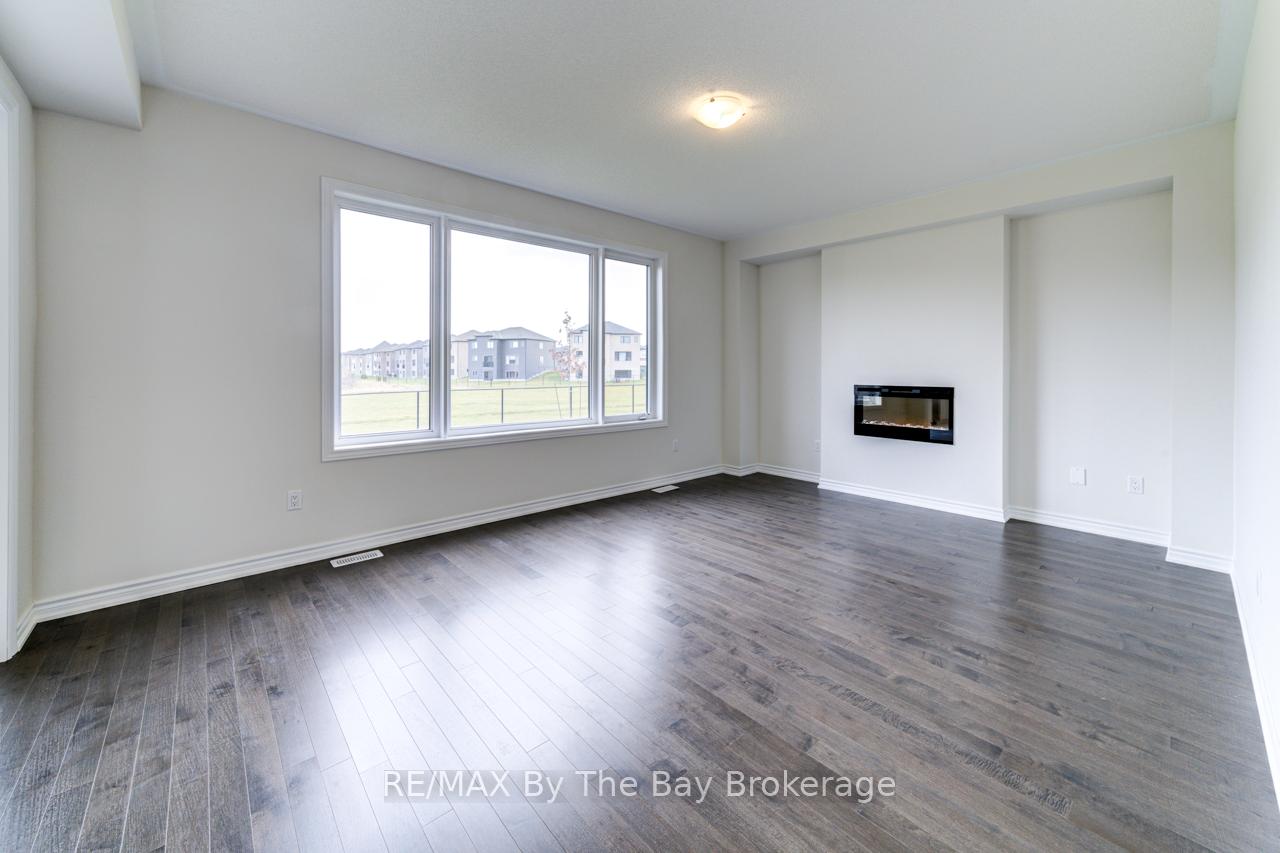 Photo 23 of 20 Rosanne Circle, Wasaga Beach — HOMEH